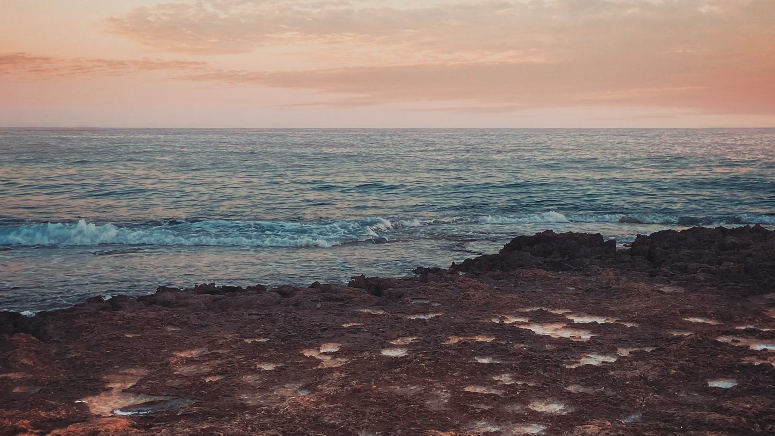 Обои земля, атмосфера, космическое пространство, космос, море в разрешении 2560x1440