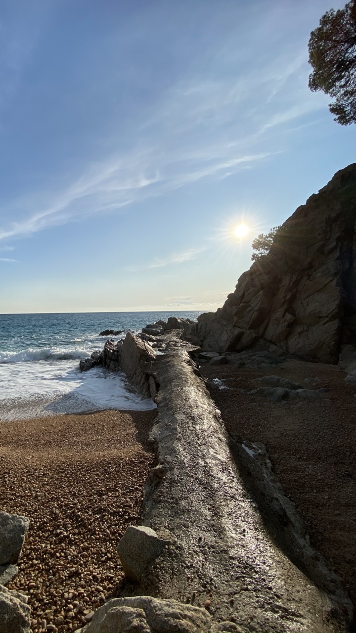 Обои море, рок, берег, побережье, коренная порода в разрешении 720x1280