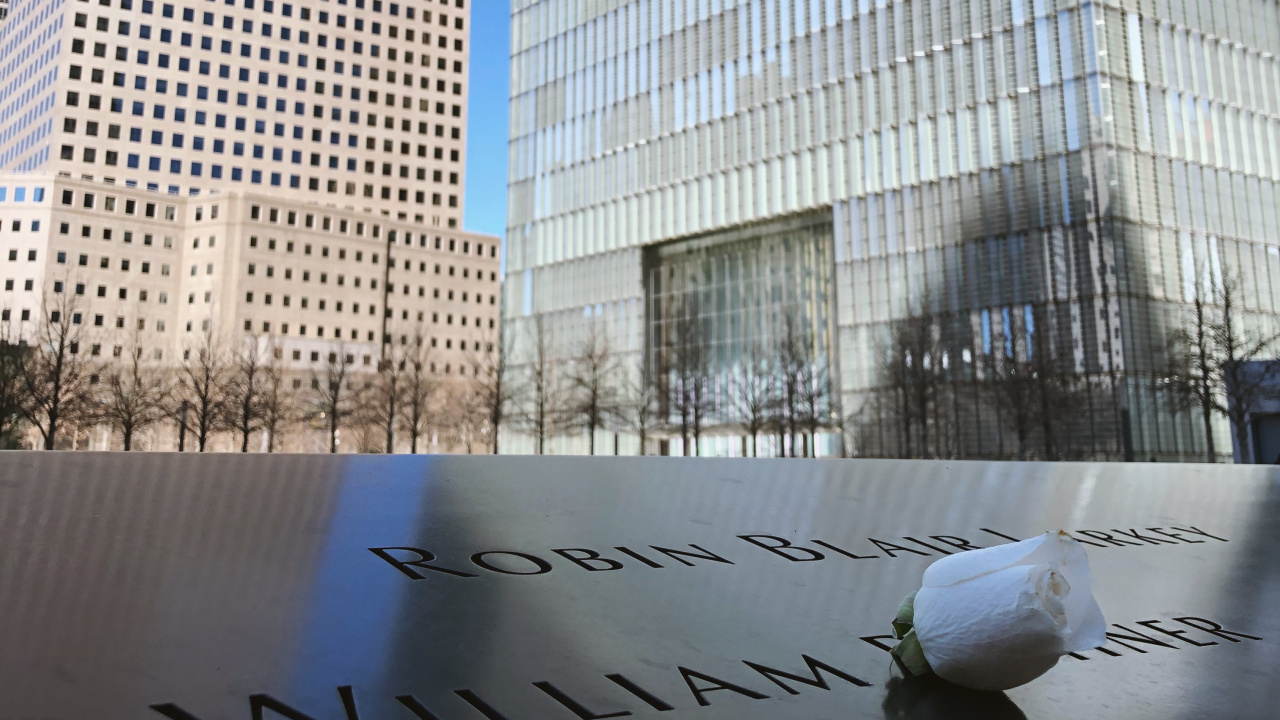 Обои архитектура, фасад, небоскреб, дневное время, городской район в разрешении 1280x720