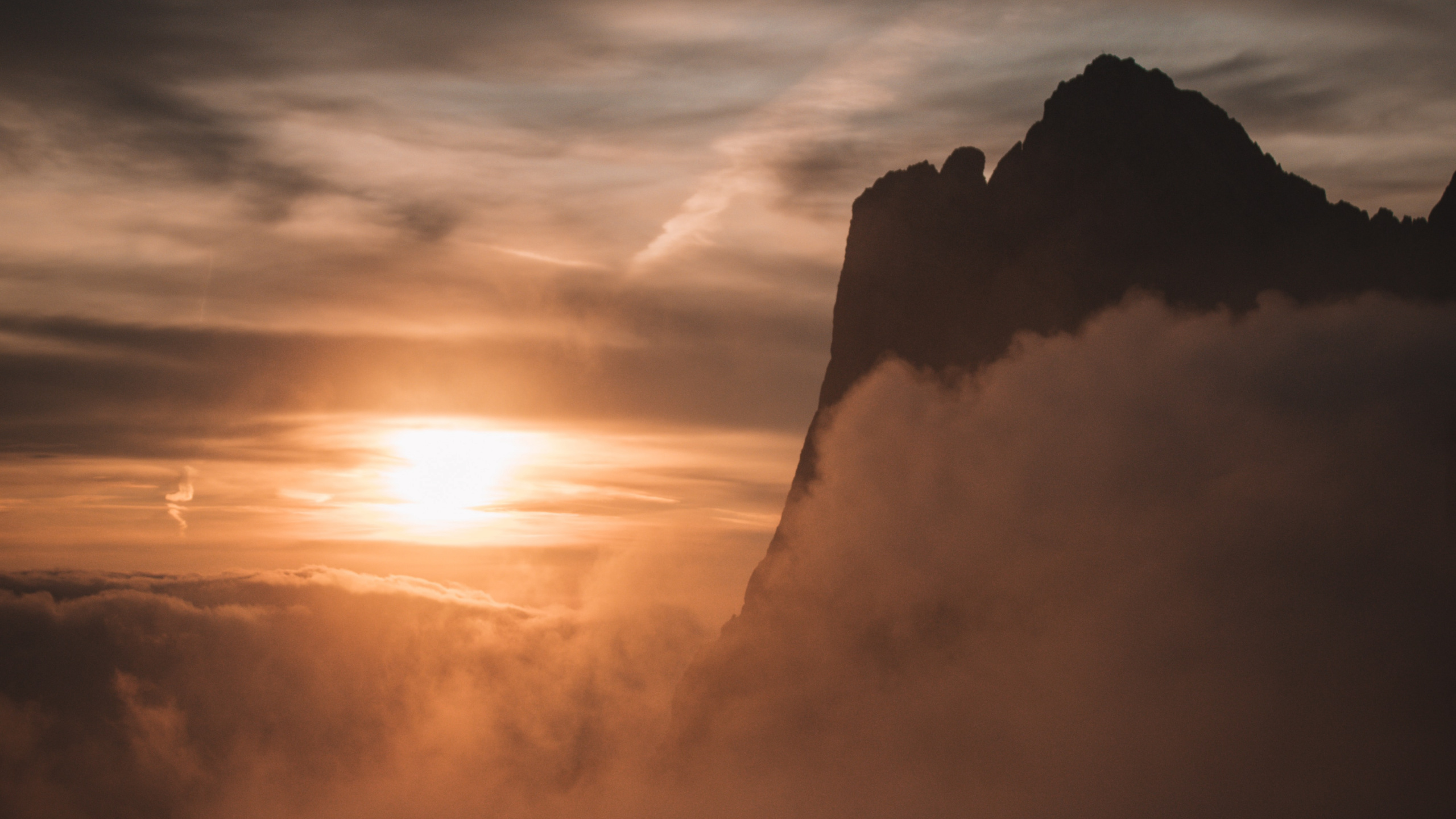 Обои облако, атмосфера, природный ландшафт, свет, утро в разрешении 2560x1440