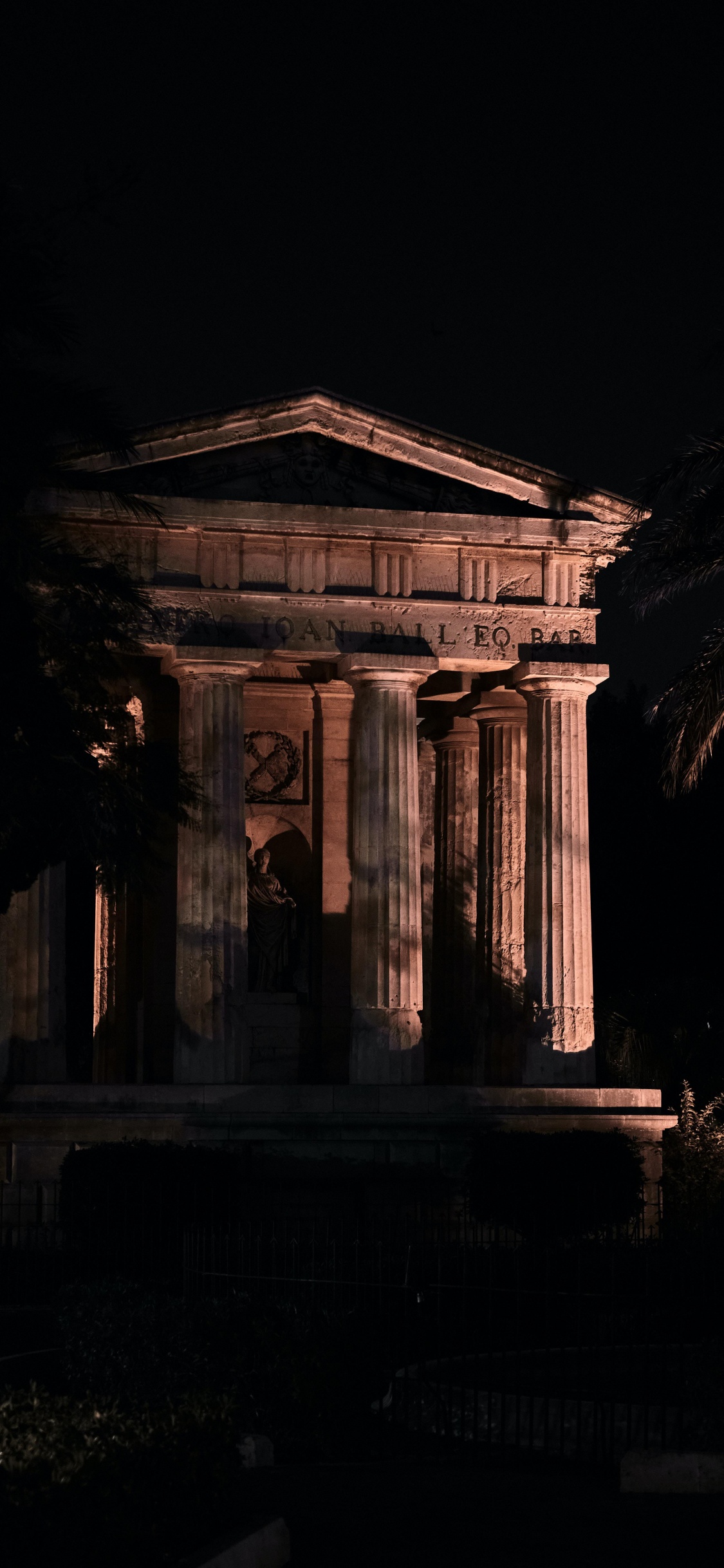 Обои нижние барракские сады, Муза Родена, город, полночь, фасад в разрешении 1125x2436