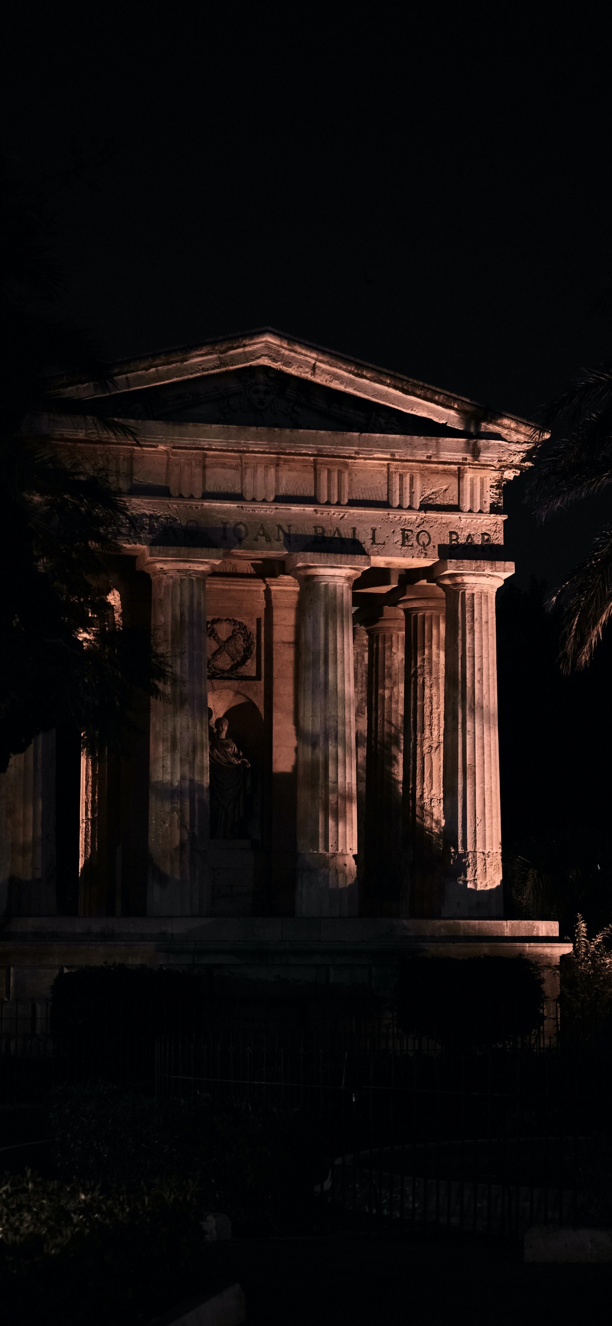 Обои нижние барракские сады, Муза Родена, город, полночь, фасад в разрешении 1242x2688