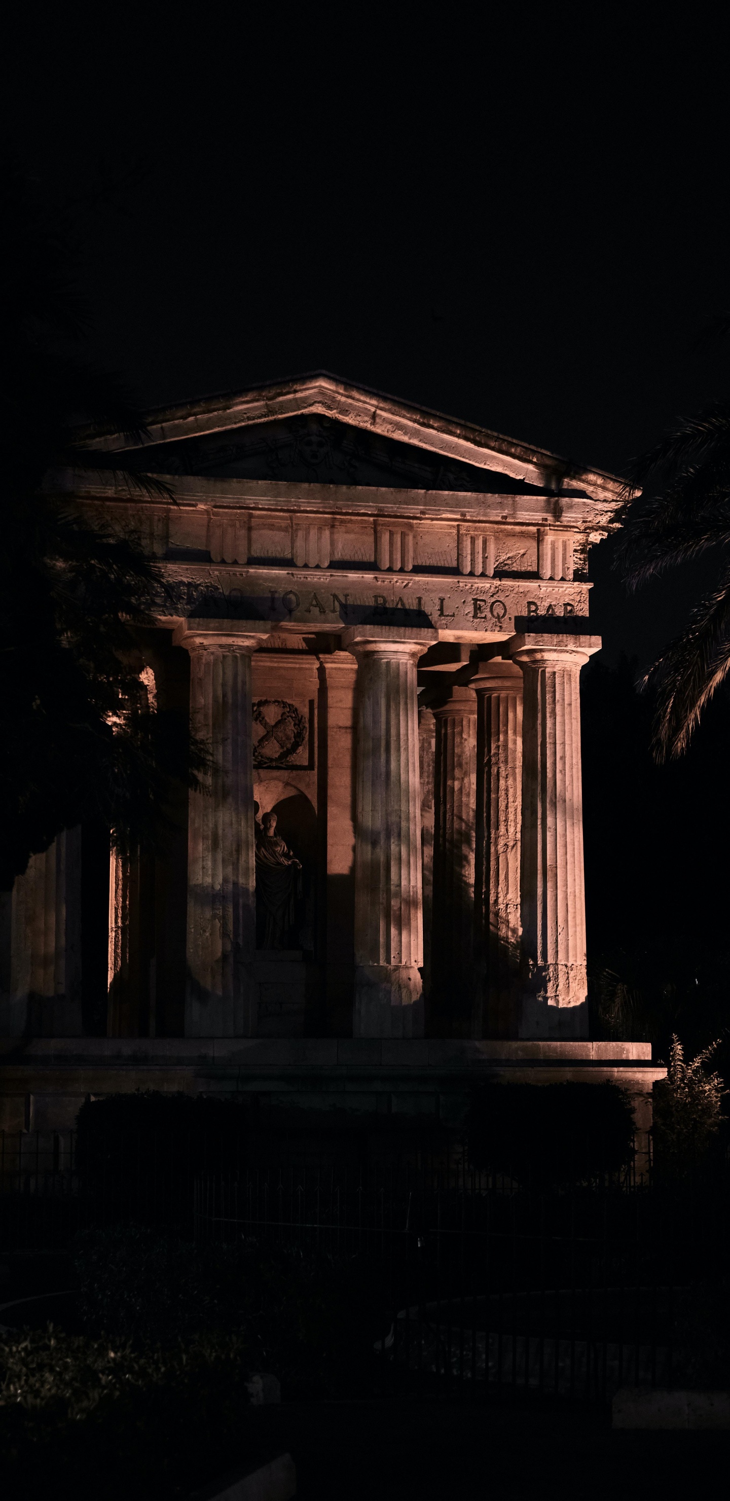 Обои нижние барракские сады, Муза Родена, город, полночь, фасад в разрешении 1440x2960