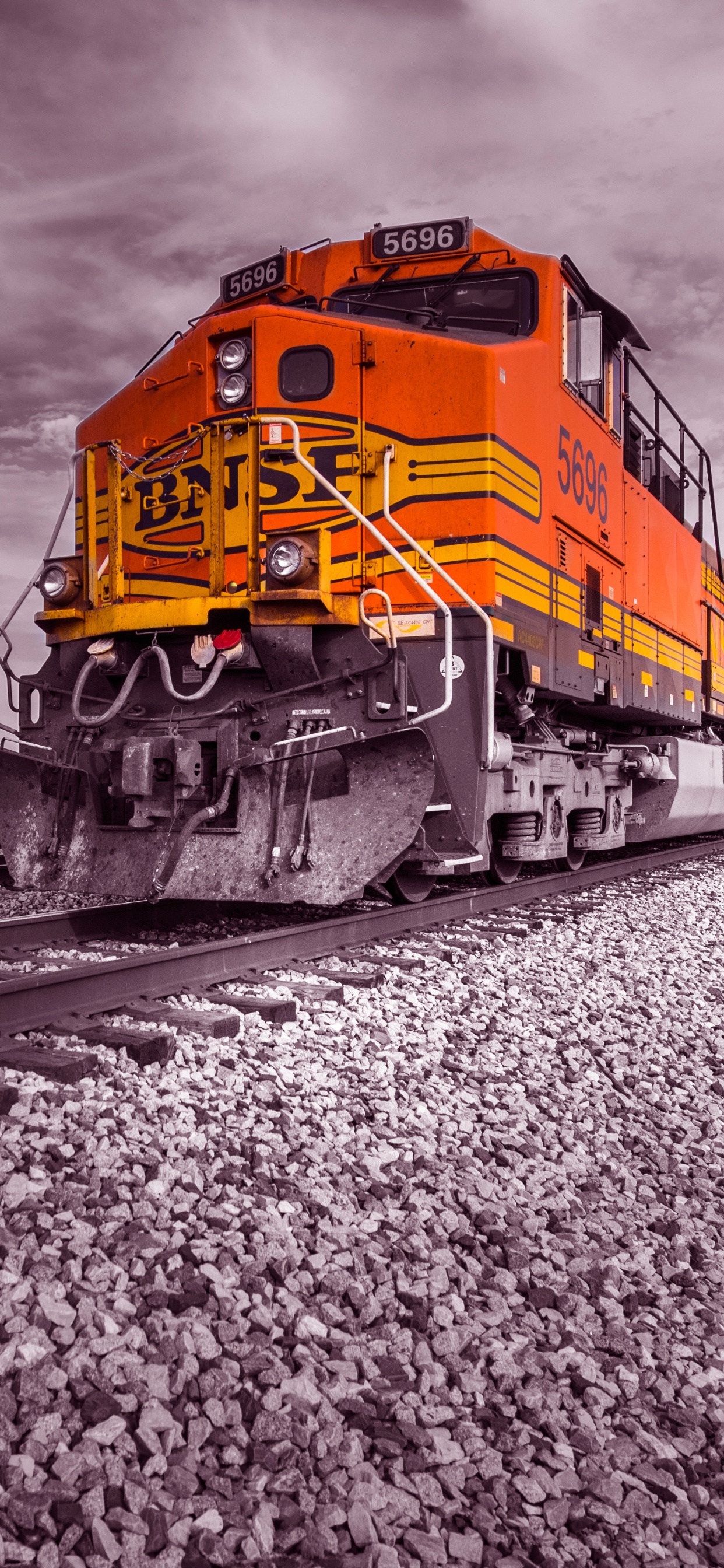 Обои поезд, железнодорожный транспорт, паровоз, транспорт, трек в разрешении 1242x2688