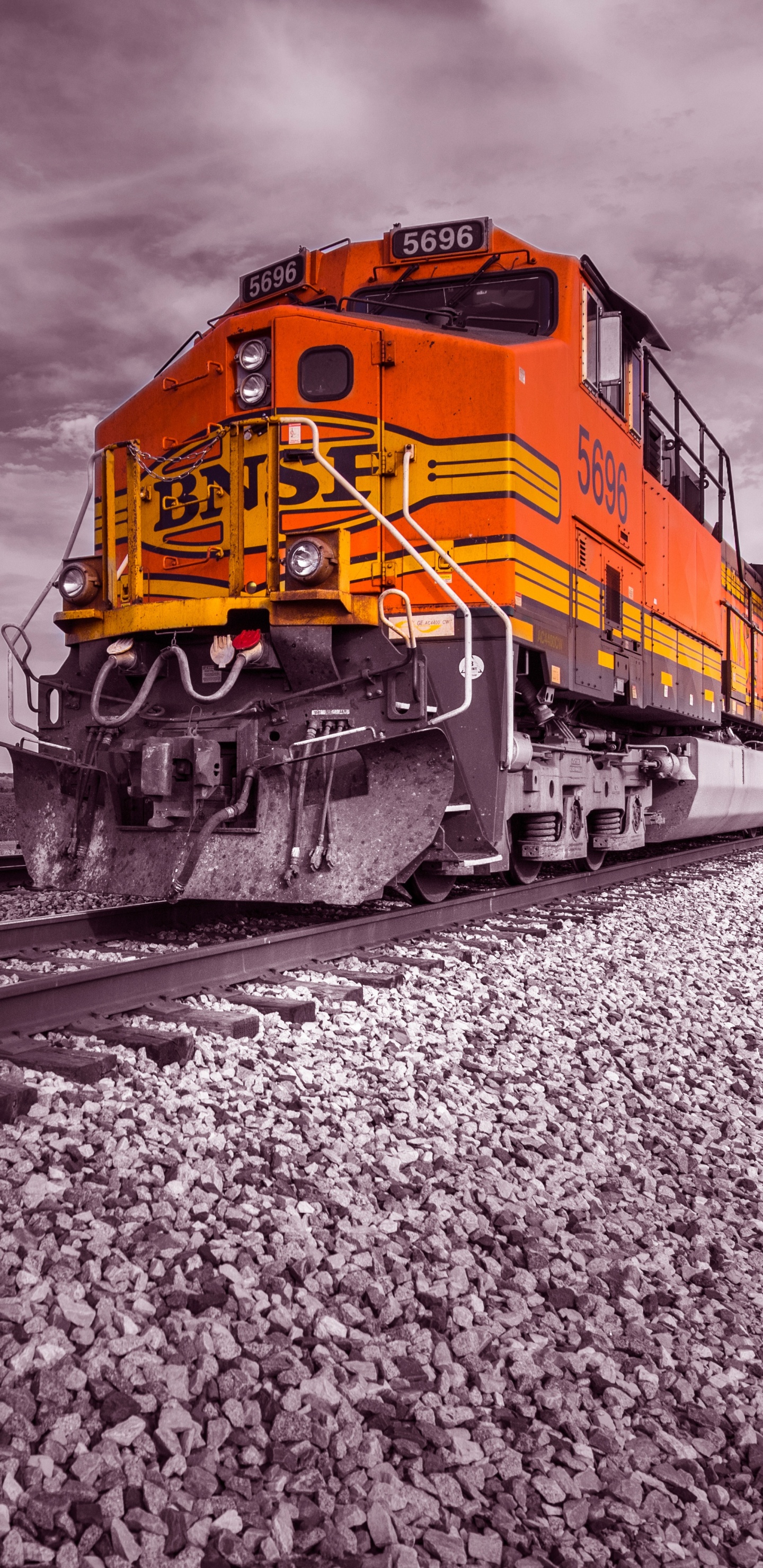 Обои поезд, железнодорожный транспорт, паровоз, транспорт, трек в разрешении 1440x2960