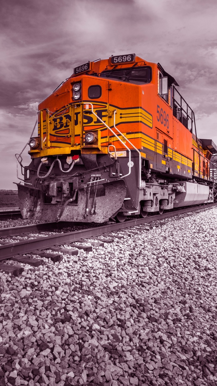 Обои поезд, железнодорожный транспорт, паровоз, транспорт, трек в разрешении 720x1280