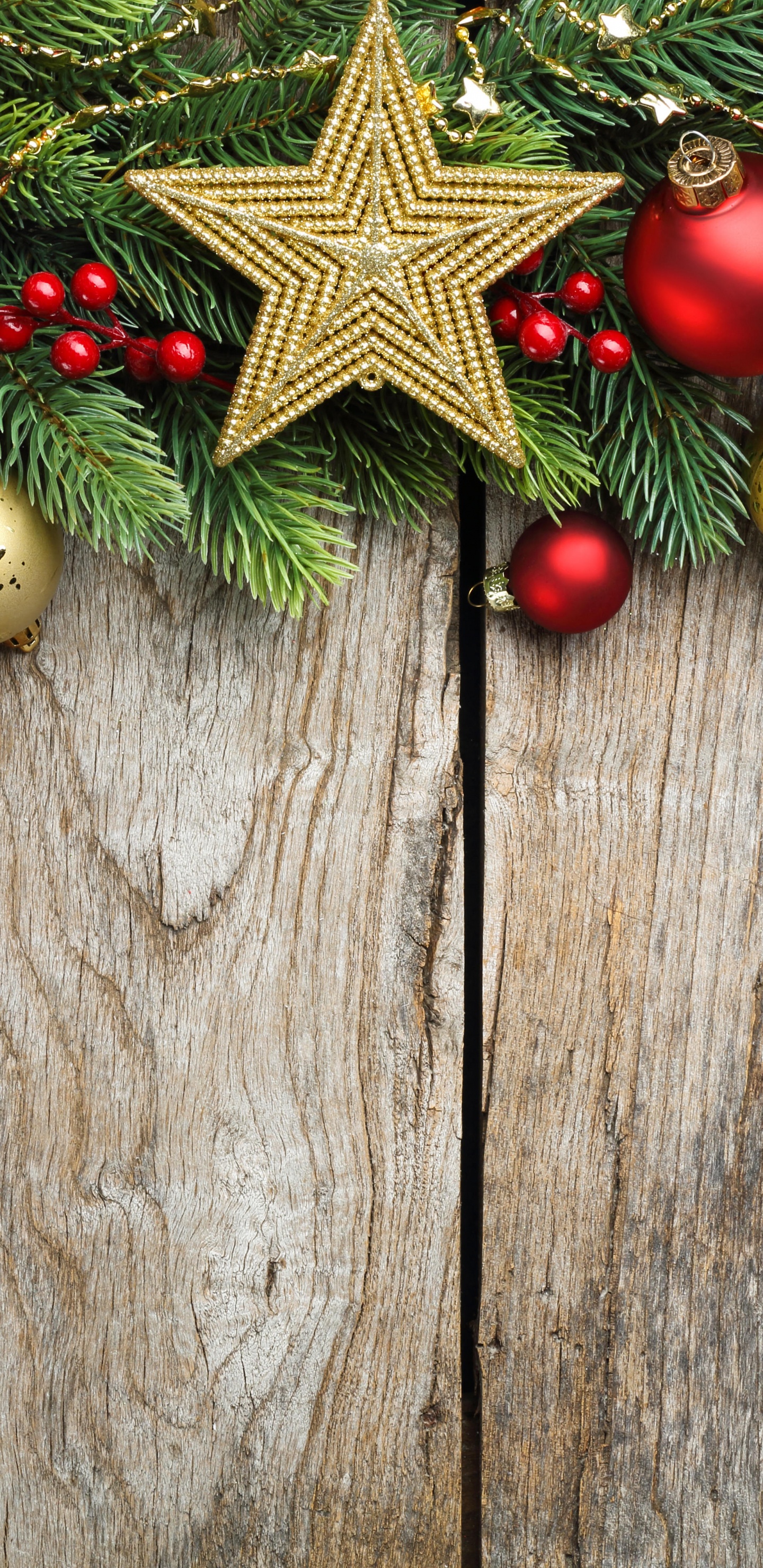 Обои Рождественский день, Рождественские украшения, рождественский орнамент, елка, праздник в разрешении 1440x2960