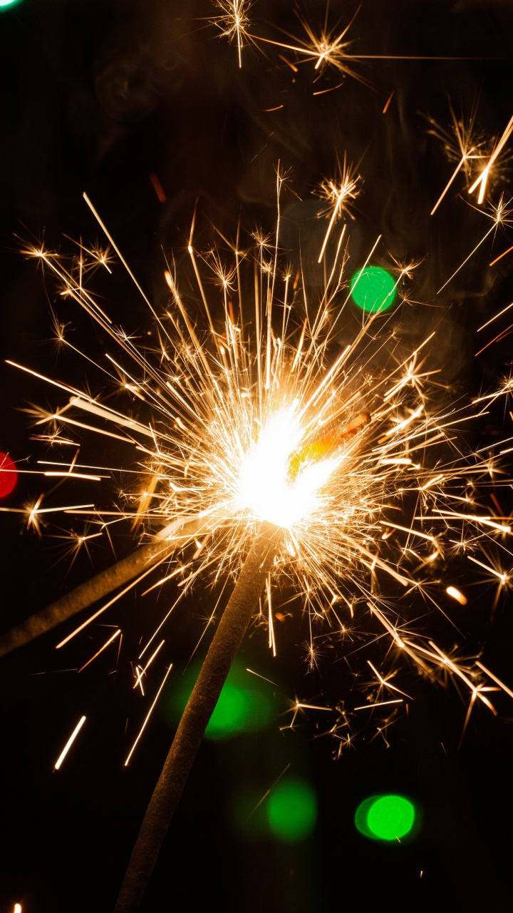 Обои дивали, салют, день нового года, бенгальский огонь, свет в разрешении 720x1280