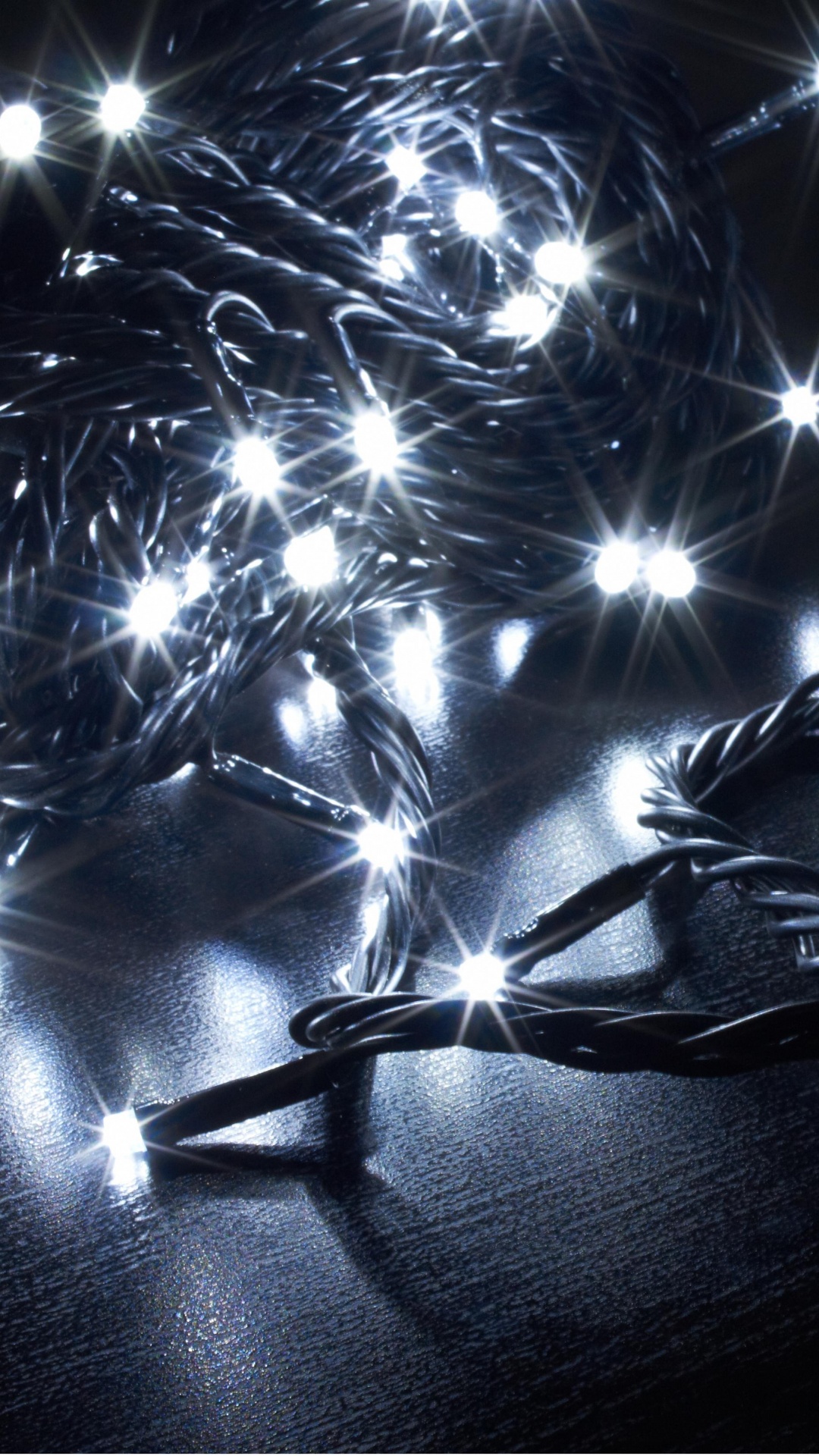 Обои гирлянда, черный, свет, освещение, ночь в разрешении 1080x1920