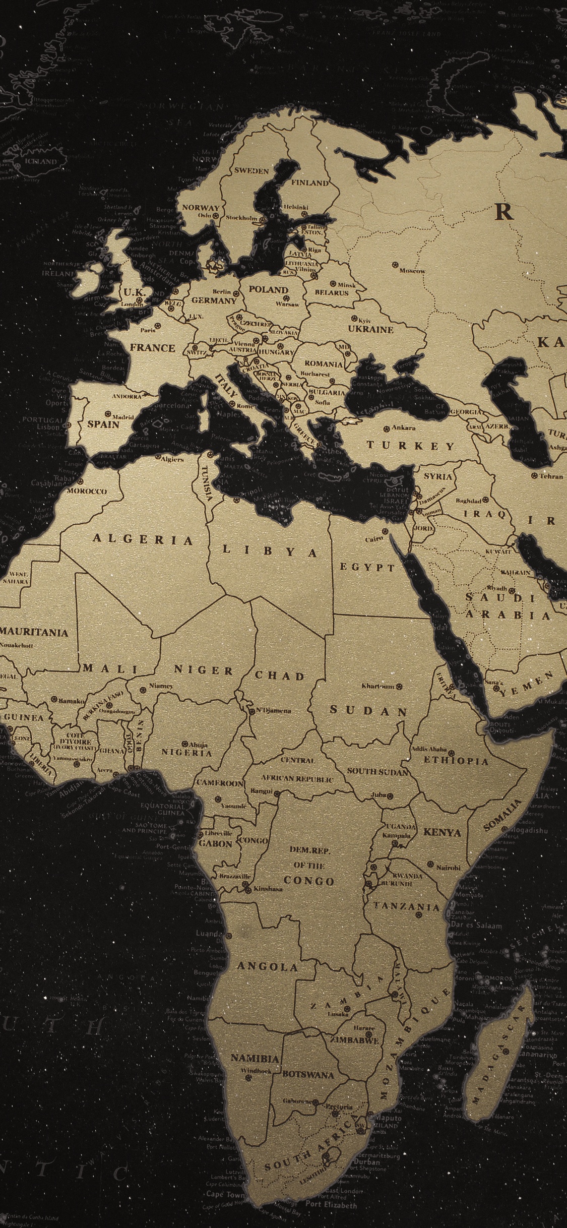 Обои карта мира, мир, карта, шар, жест в разрешении 1125x2436