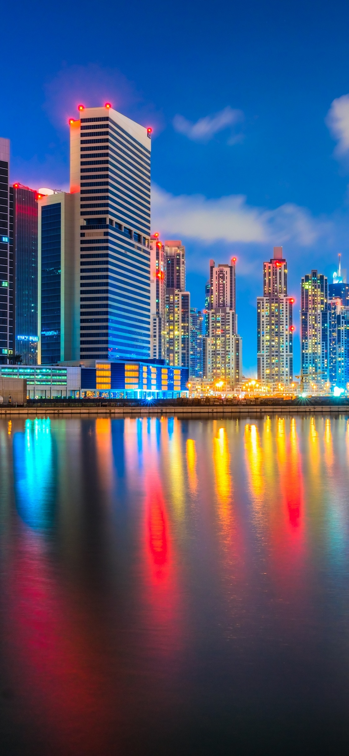 Обои городской пейзаж, город, линия горизонта, отражение, метрополия в разрешении 1125x2436