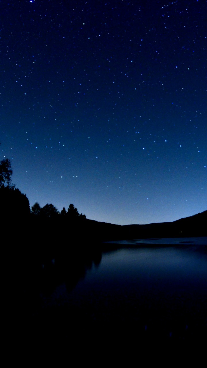 Обои свет, синий, отражение, небо, ночное небо в разрешении 720x1280