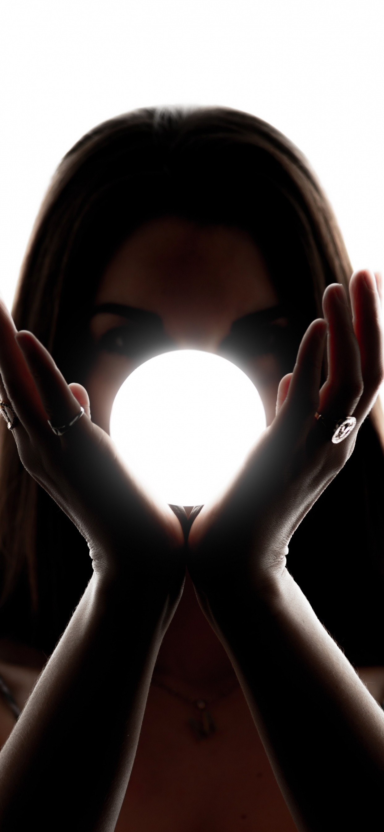 Обои свет, коричневый цвет, шея, материальное свойство, симметрия в разрешении 1242x2688