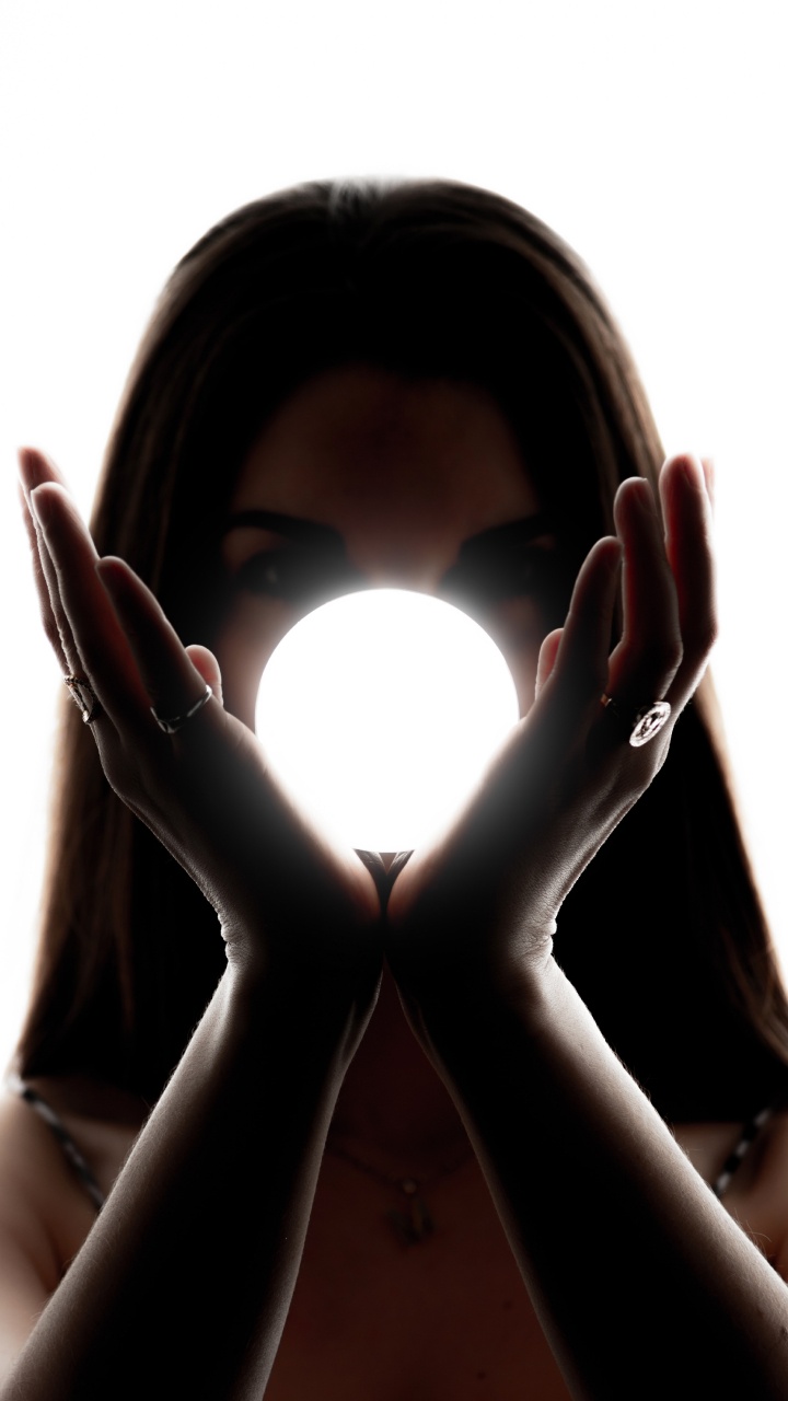 Обои свет, коричневый цвет, шея, материальное свойство, симметрия в разрешении 720x1280