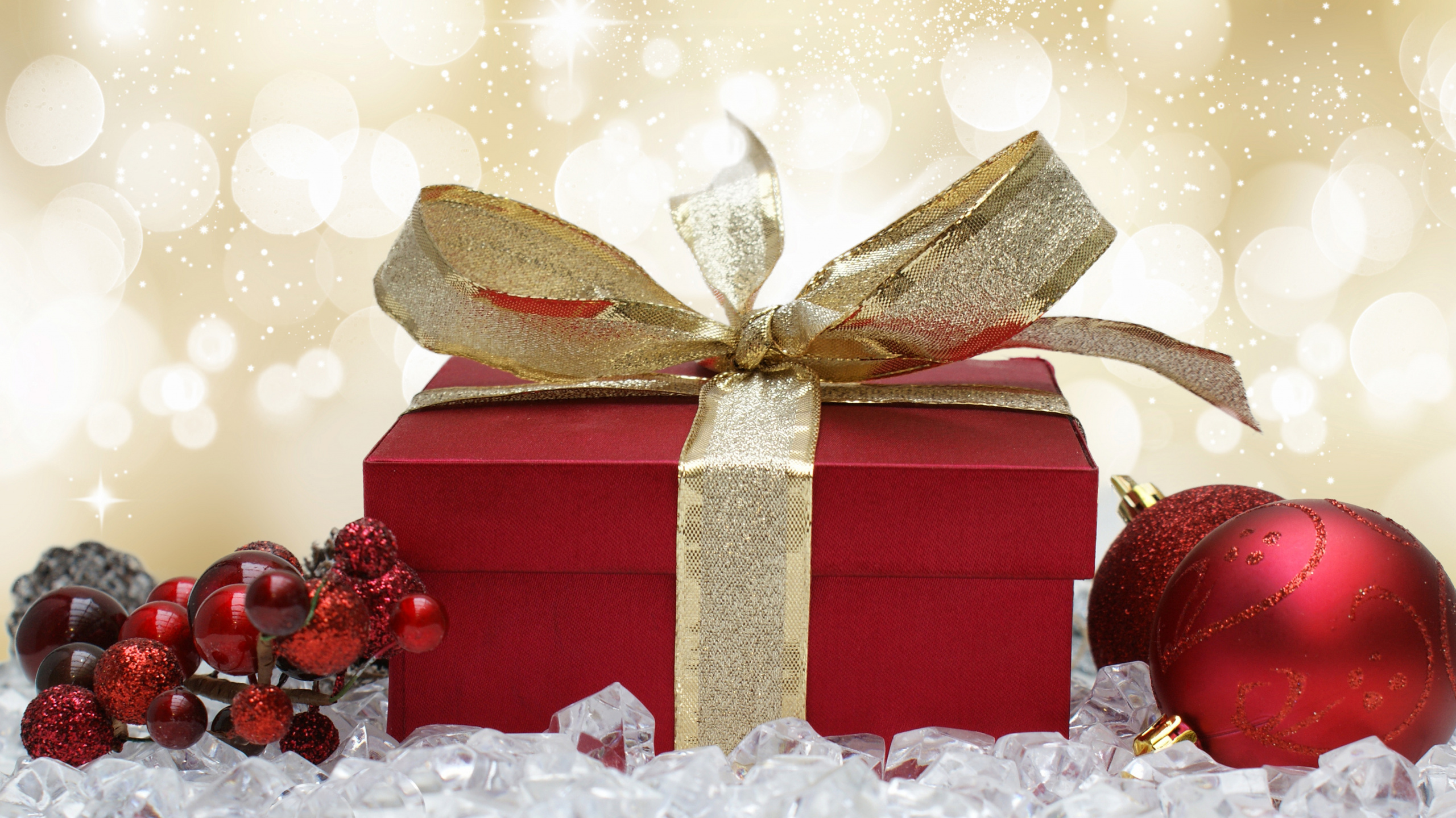 Обои Рождественский день, настоящее время, Рождественские украшения, лента, Сочельник в разрешении 2560x1440