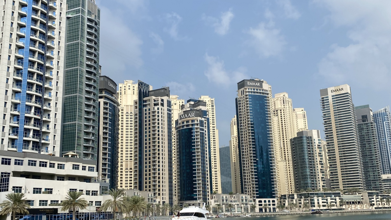 Обои башня, дневное время, город, свойство, кондоминиум в разрешении 1366x768