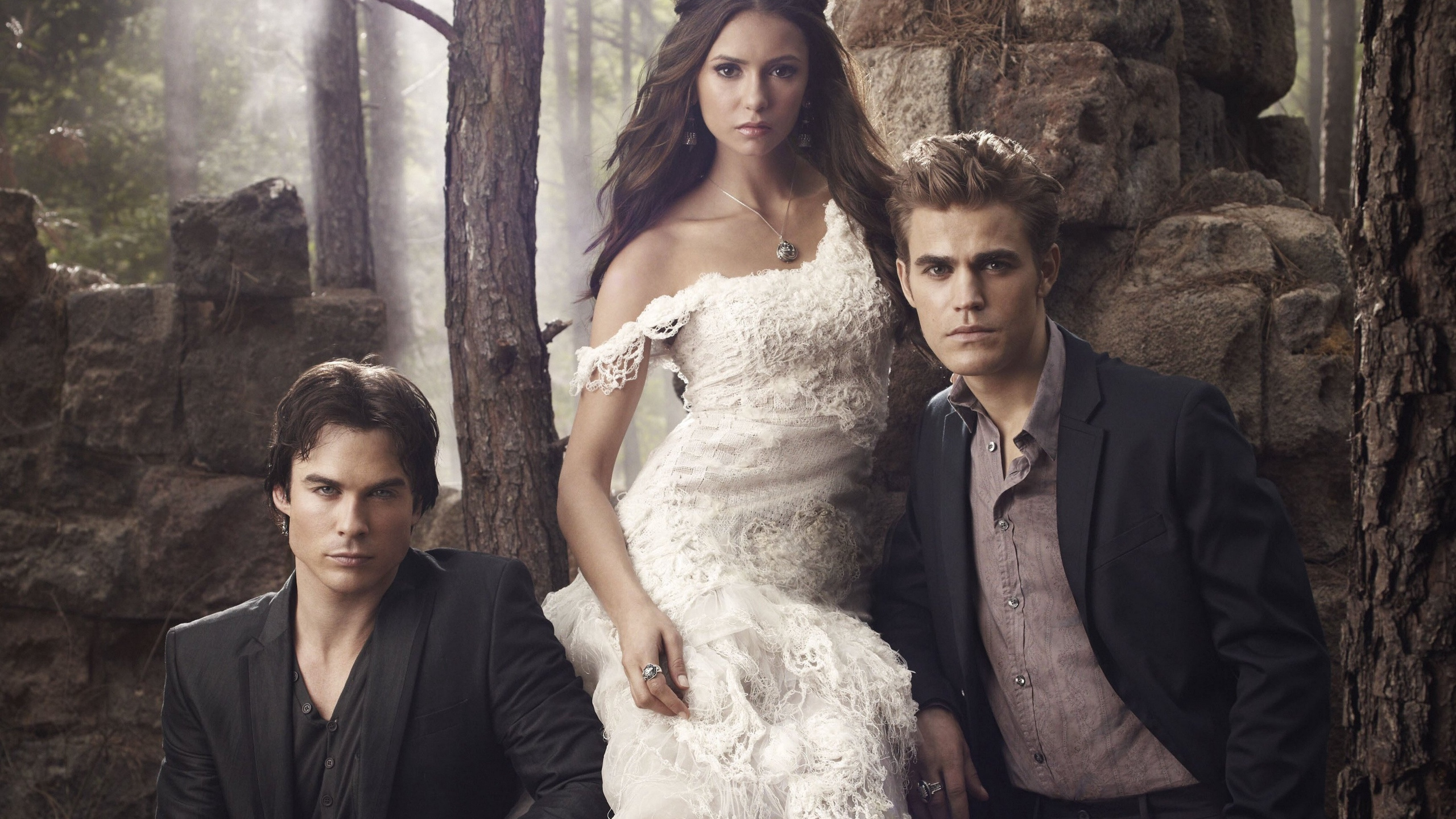 Обои Пол Уэсли, Дневники вампира, Стефан Сальваторе, Елена Гилберт, Деймон Сальваторе в разрешении 2560x1440