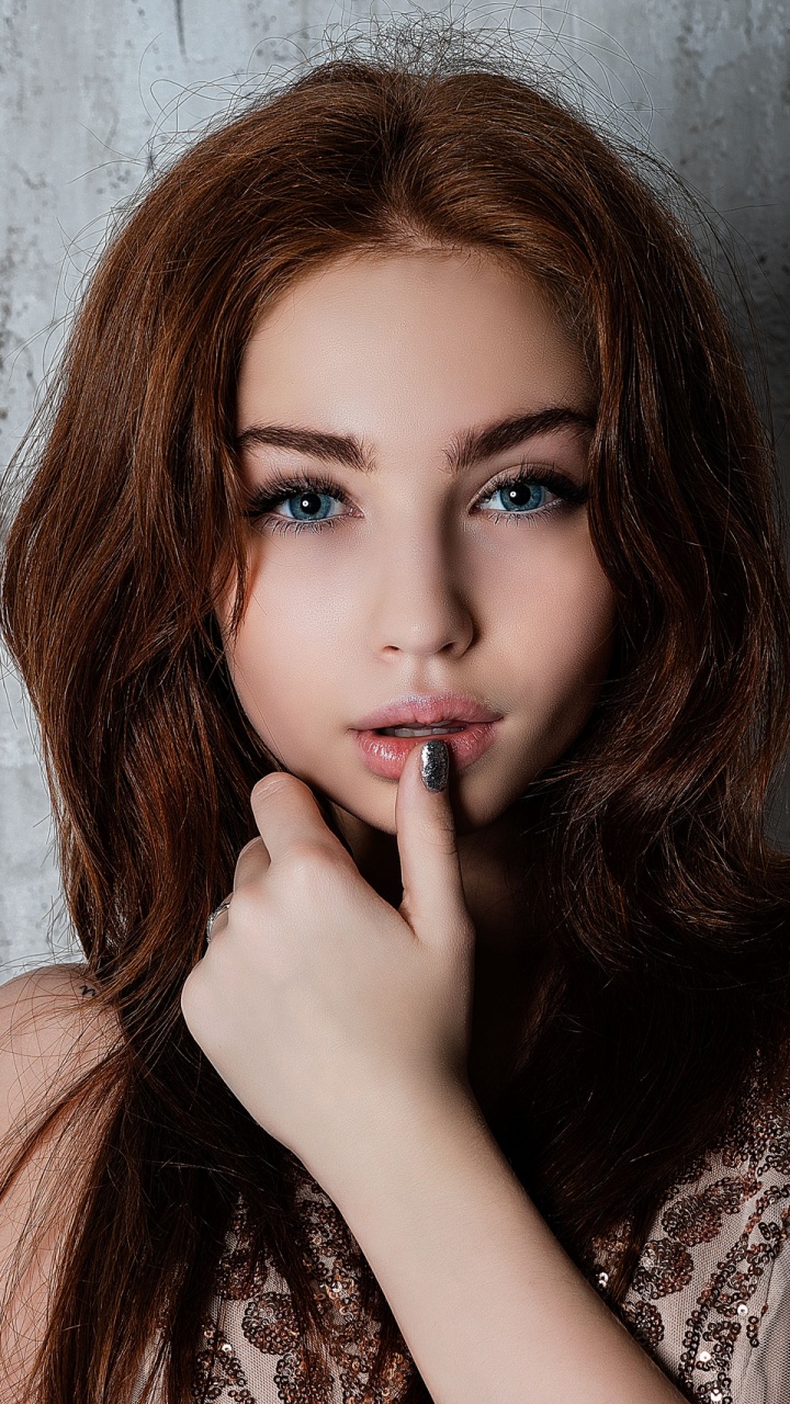 Обои лицо, волосы, губа, красота, кожа в разрешении 720x1280