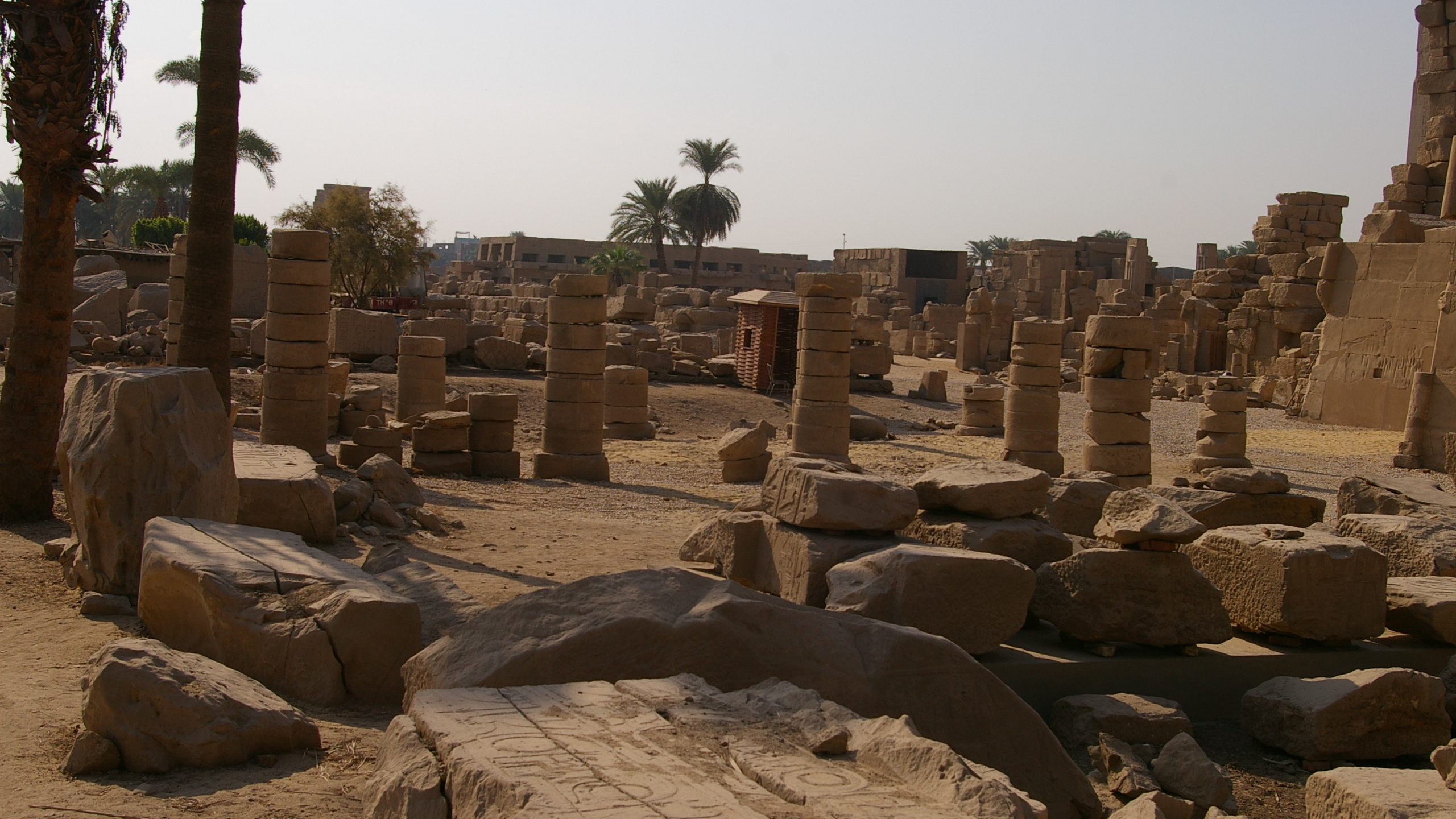 Обои развалины, археологический памятник, храм, древняя история, историческое место в разрешении 2560x1440