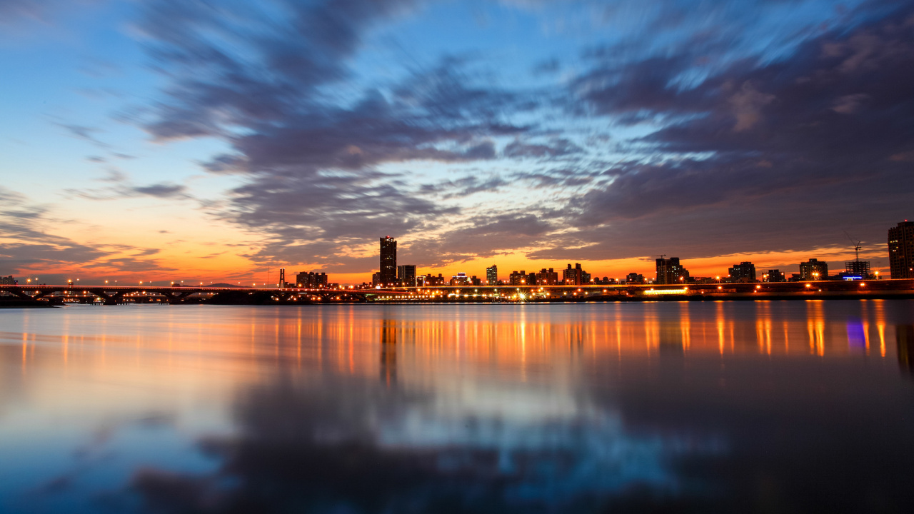 Обои закат, отражение, вода, облако, сумрак в разрешении 1280x720