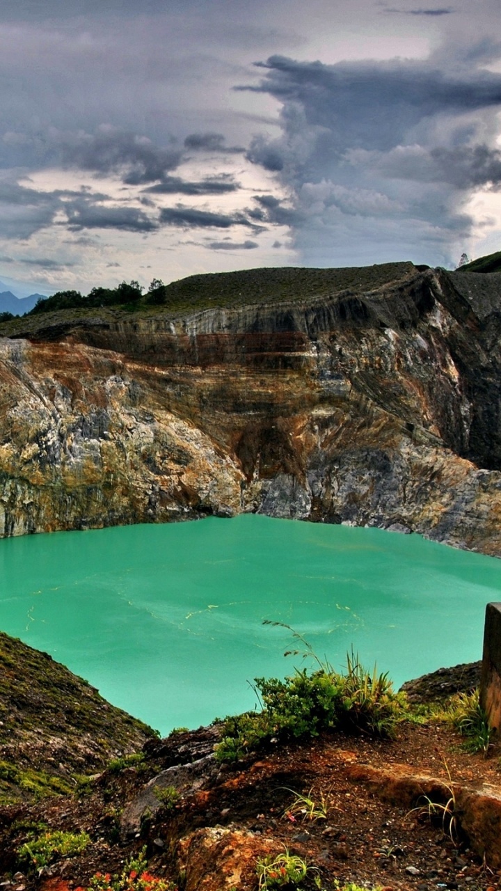 Обои Келимуту, вулкан, озеро, природа, кратерное озеро в разрешении 720x1280