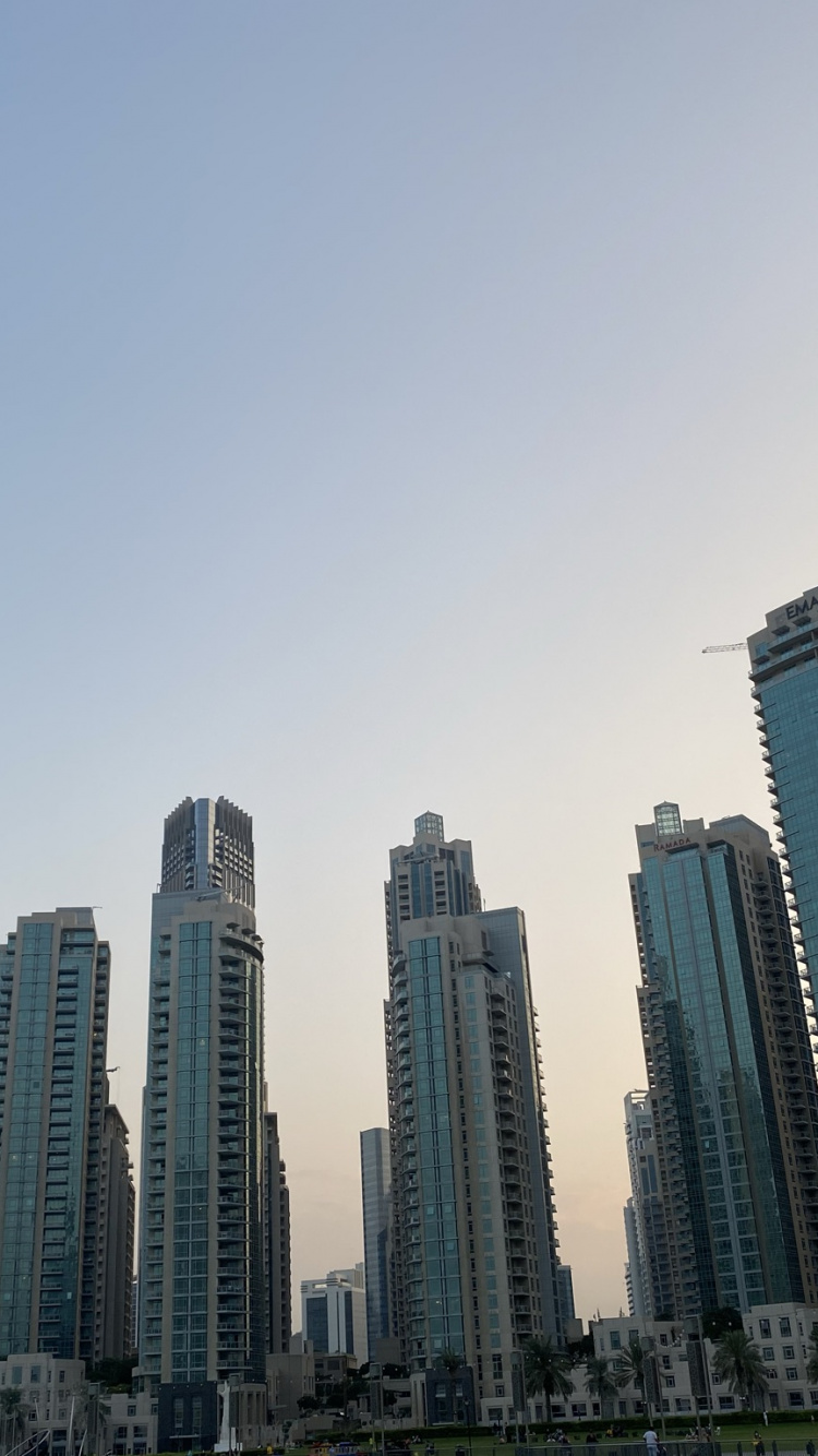 Обои Дубай, башня, дневное время, город, метрополия в разрешении 750x1334