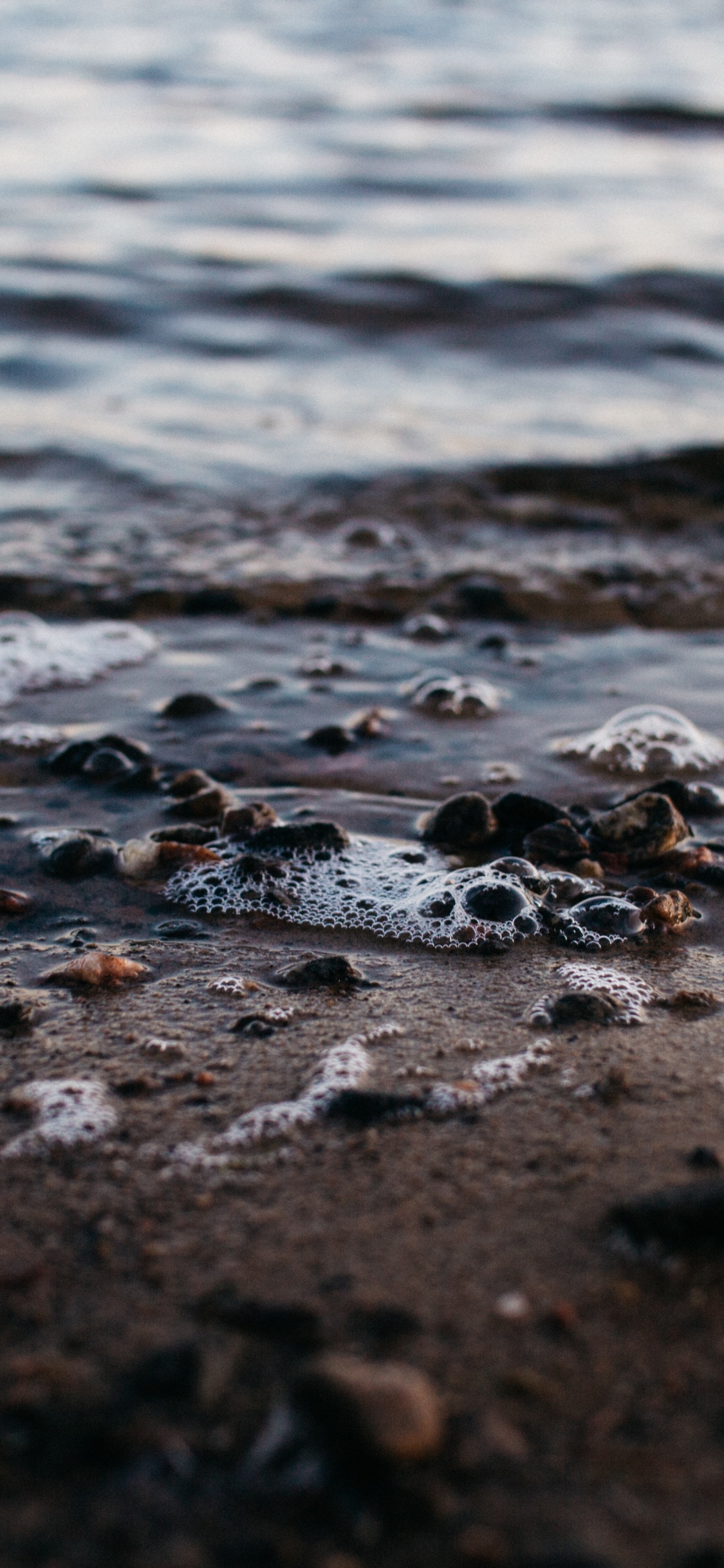 Обои вода, море, берег, волна, окружающая среда в разрешении 1125x2436