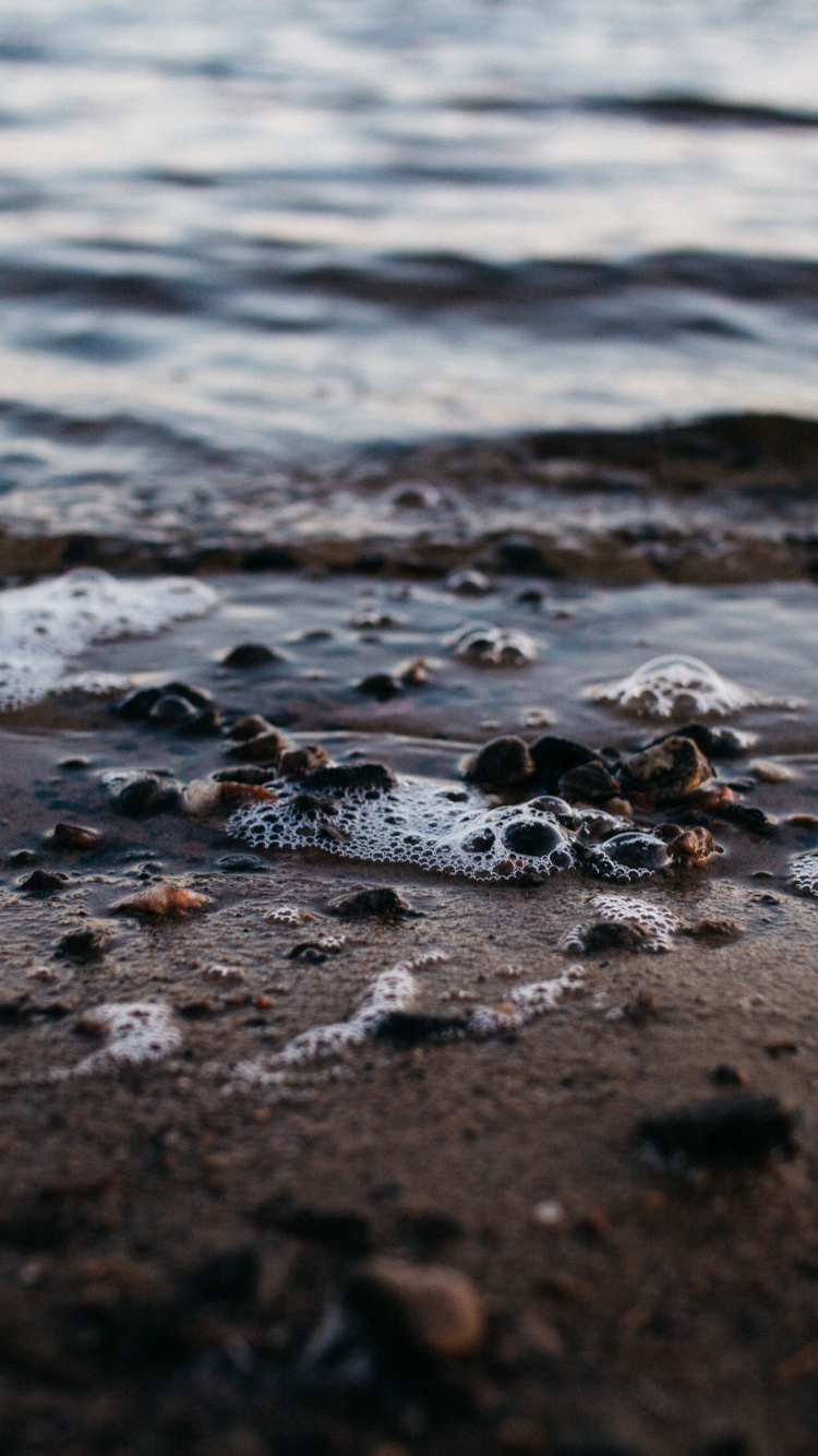 Обои вода, море, берег, волна, окружающая среда в разрешении 750x1334