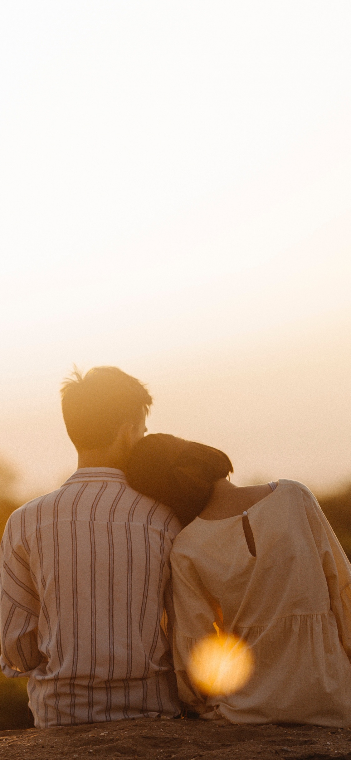 Обои Люди в природе, утро, любовь, желтый, роман в разрешении 1125x2436