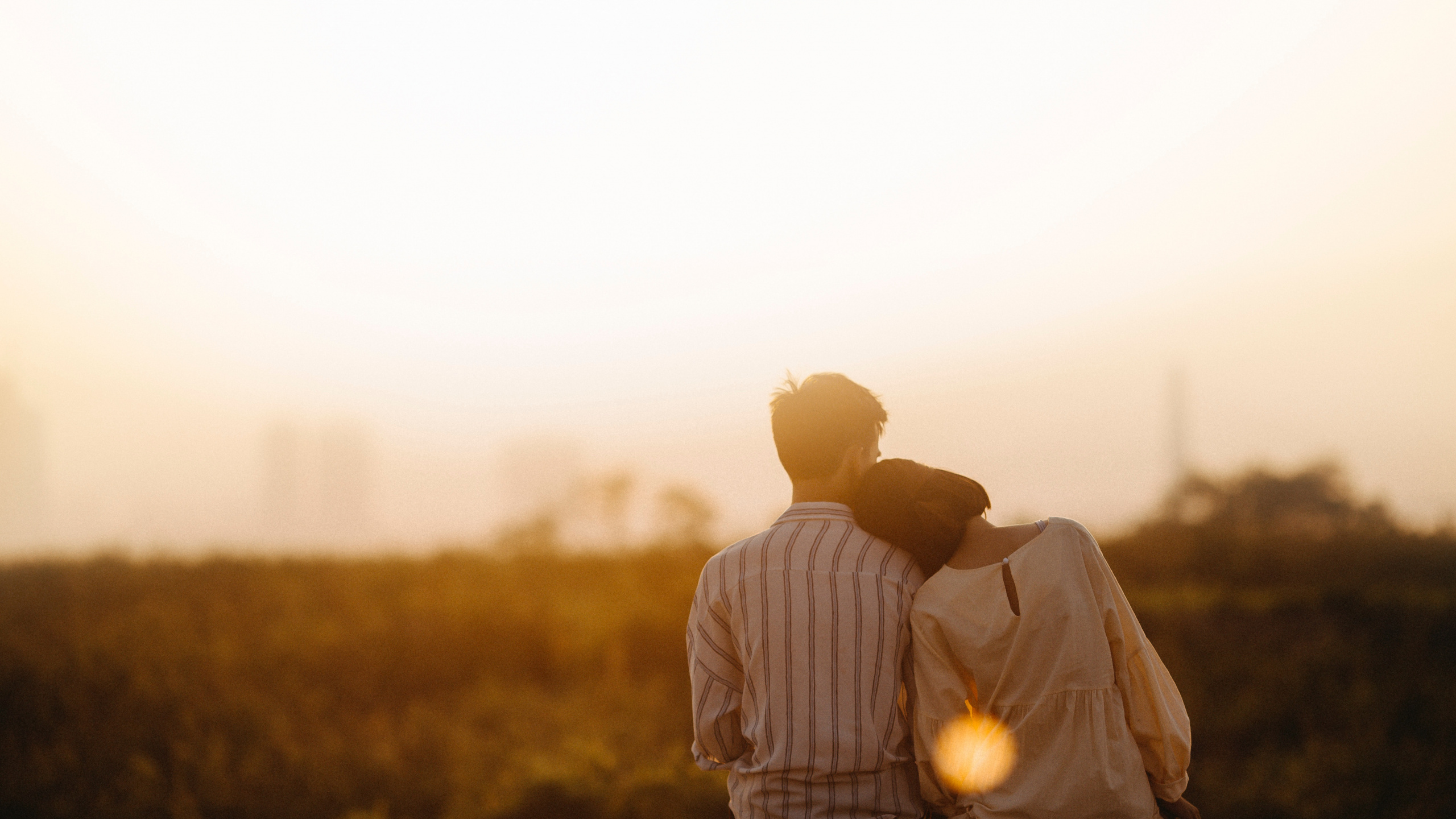 Обои Люди в природе, утро, любовь, желтый, роман в разрешении 2560x1440