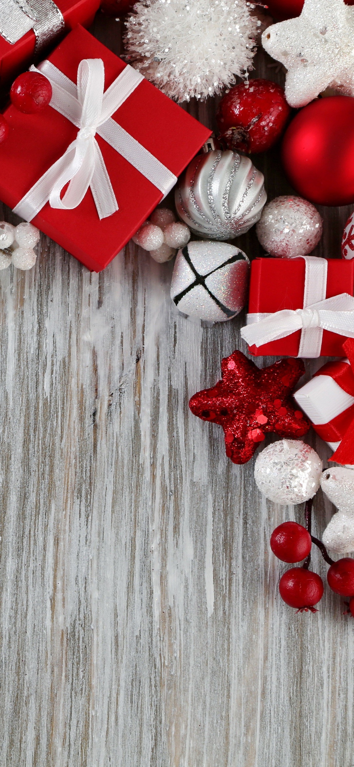 Обои Рождественский день, Новый год, красный цвет, Рождественские украшения, рождественский орнамент в разрешении 1125x2436