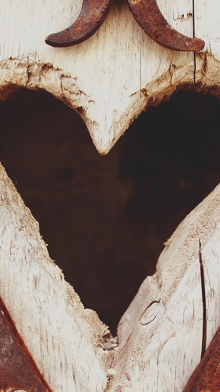 Обои сердце, древесина, дерево, любовь, металл в разрешении 720x1280