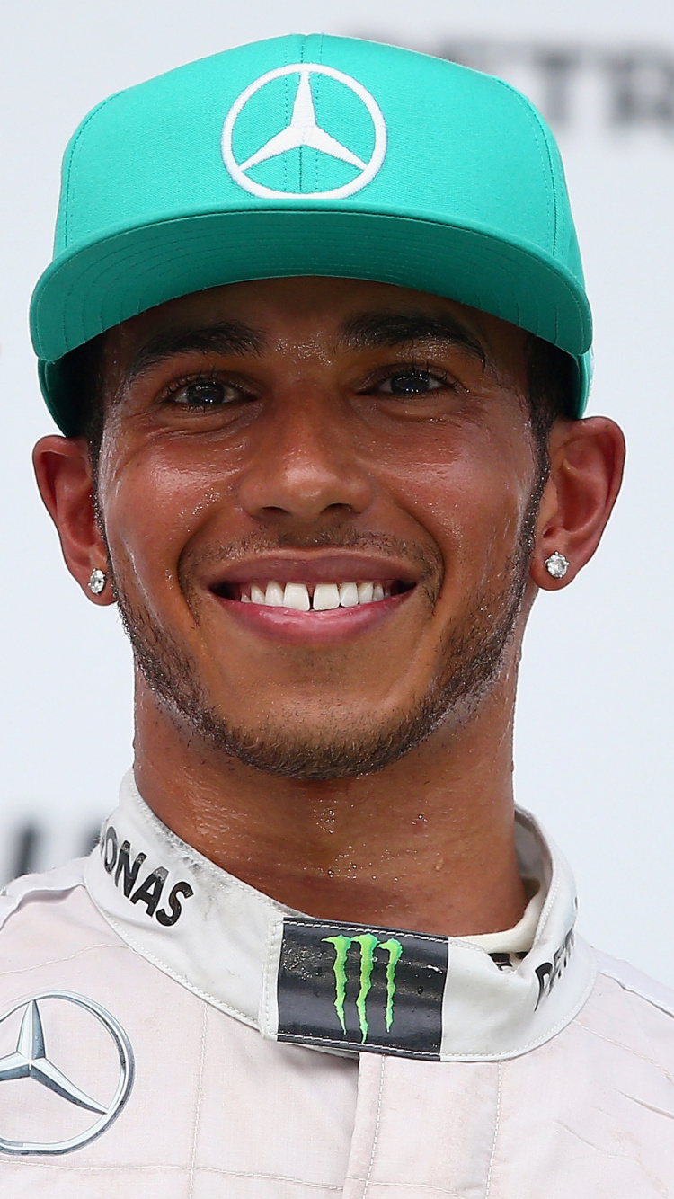 Обои команда Mercedes AMG петронас Ф1, головной убор, шапка, формула один, головные уборы в разрешении 750x1334