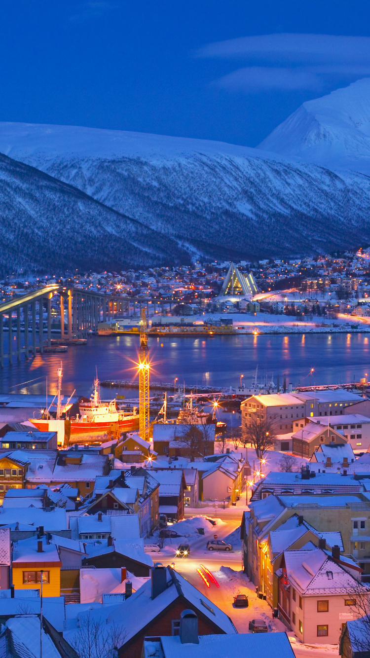 Обои Аврора, городок, город, гора, горный хребет в разрешении 750x1334