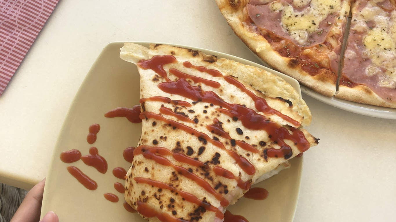 Обои пицца, Flammekueche, лепешки, завтрак, пища в разрешении 1366x768