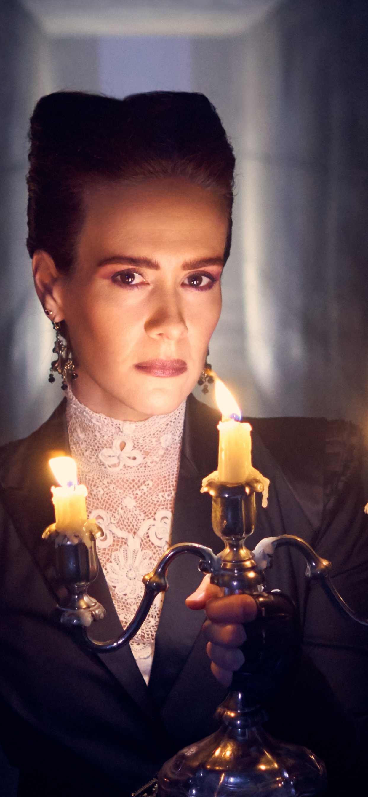 Обои Американская История Ужасов Апокалипсис, Американская История Ужасов, Американская История Ужасов Шабаш, Американская История Ужасов Дом-Убийца, освещение в разрешении 1242x2688