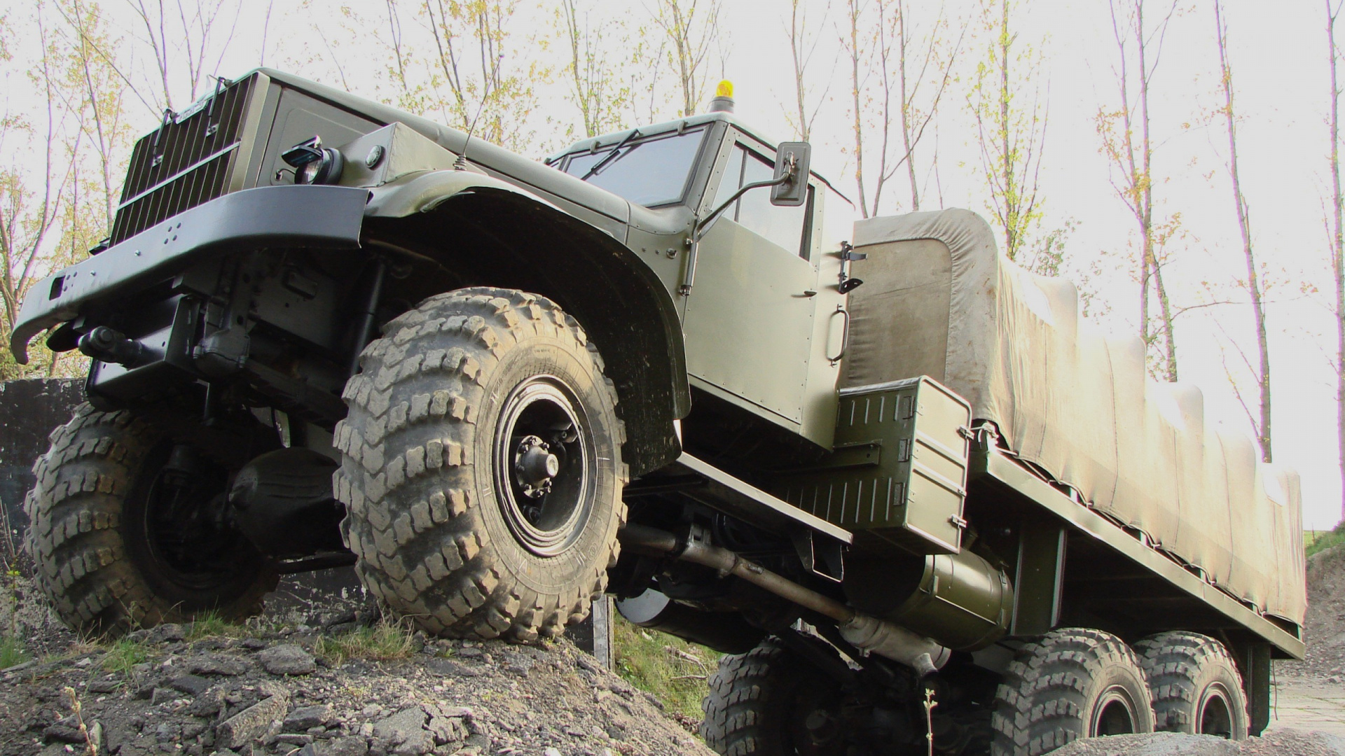 Обои грузовик, автомобильные шины, Офф-роуд, вид транспорта, броневик в разрешении 1920x1080