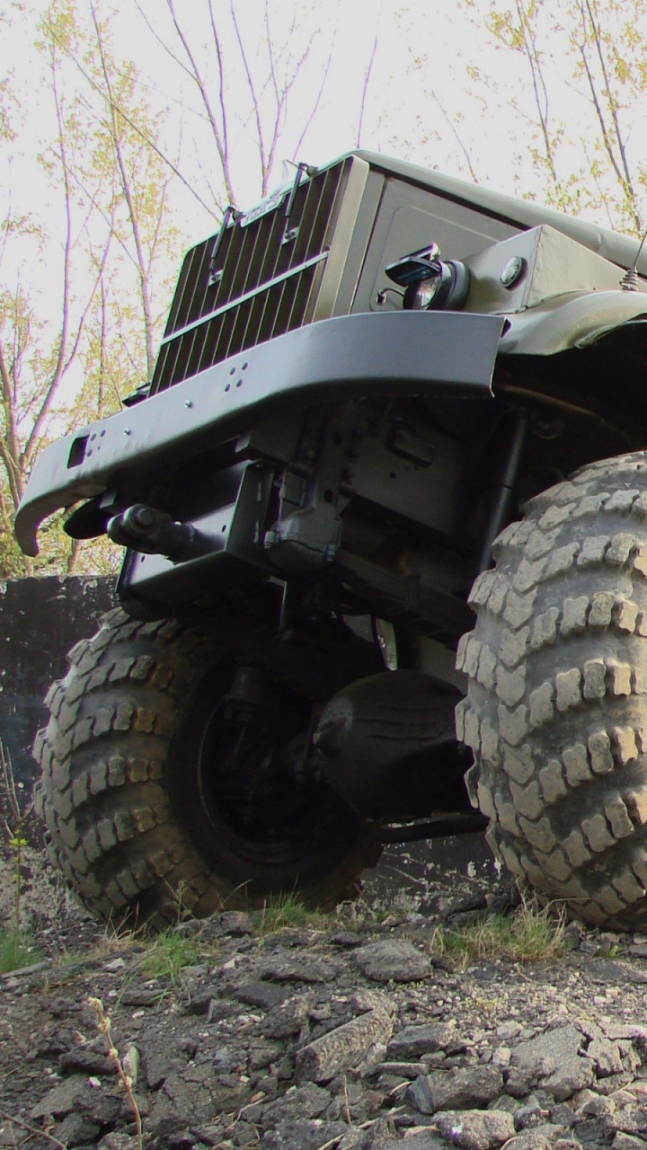 Обои грузовик, автомобильные шины, Офф-роуд, вид транспорта, броневик в разрешении 720x1280