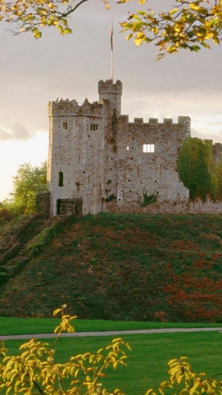 Обои замок Кардифф Уэльс, Замок Кардифф, замок, природа, осень в разрешении 720x1280