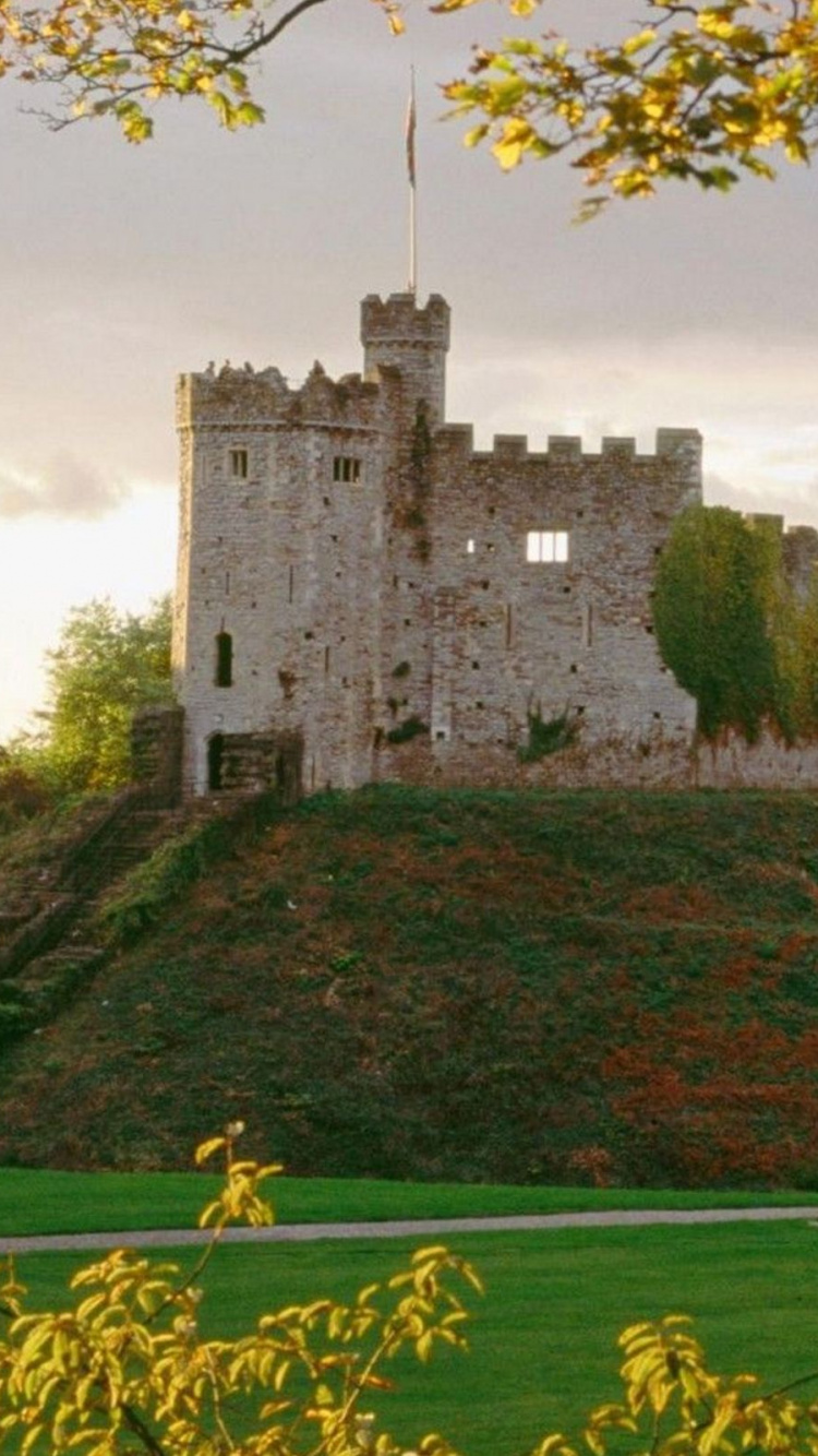 Обои замок Кардифф Уэльс, Замок Кардифф, замок, природа, осень в разрешении 750x1334