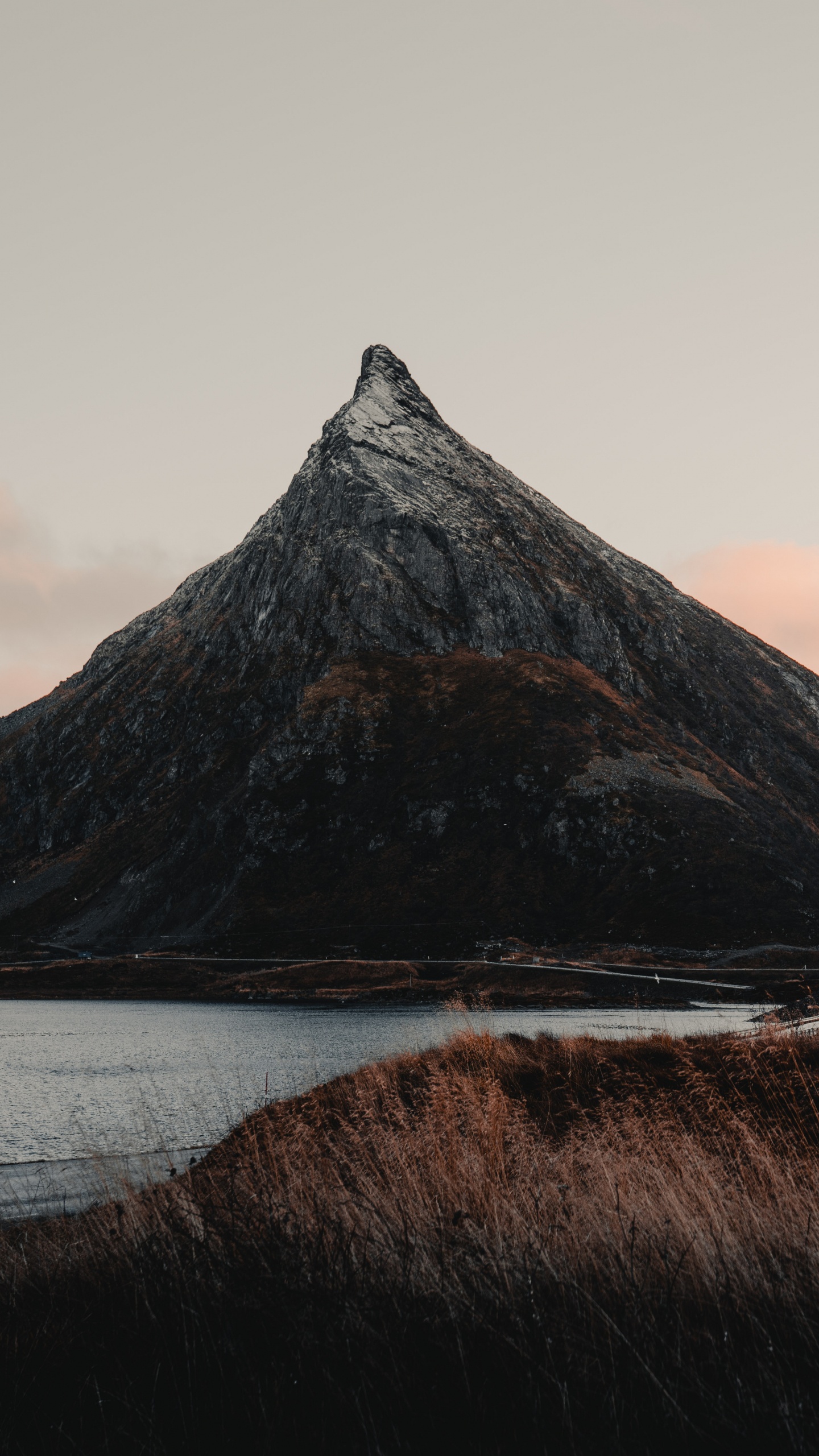 Обои гора, горный хребет, горный рельеф, нагорье, природа в разрешении 1440x2560