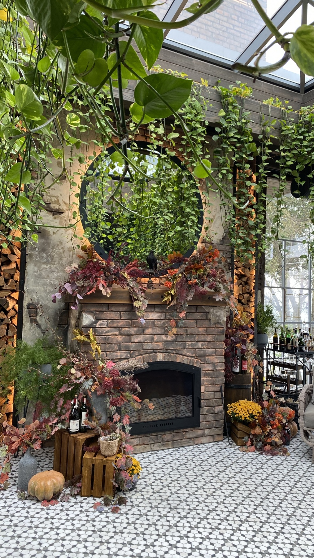 Обои двор, патио, цветочный горшок, дизайн интерьера, камин в разрешении 1080x1920