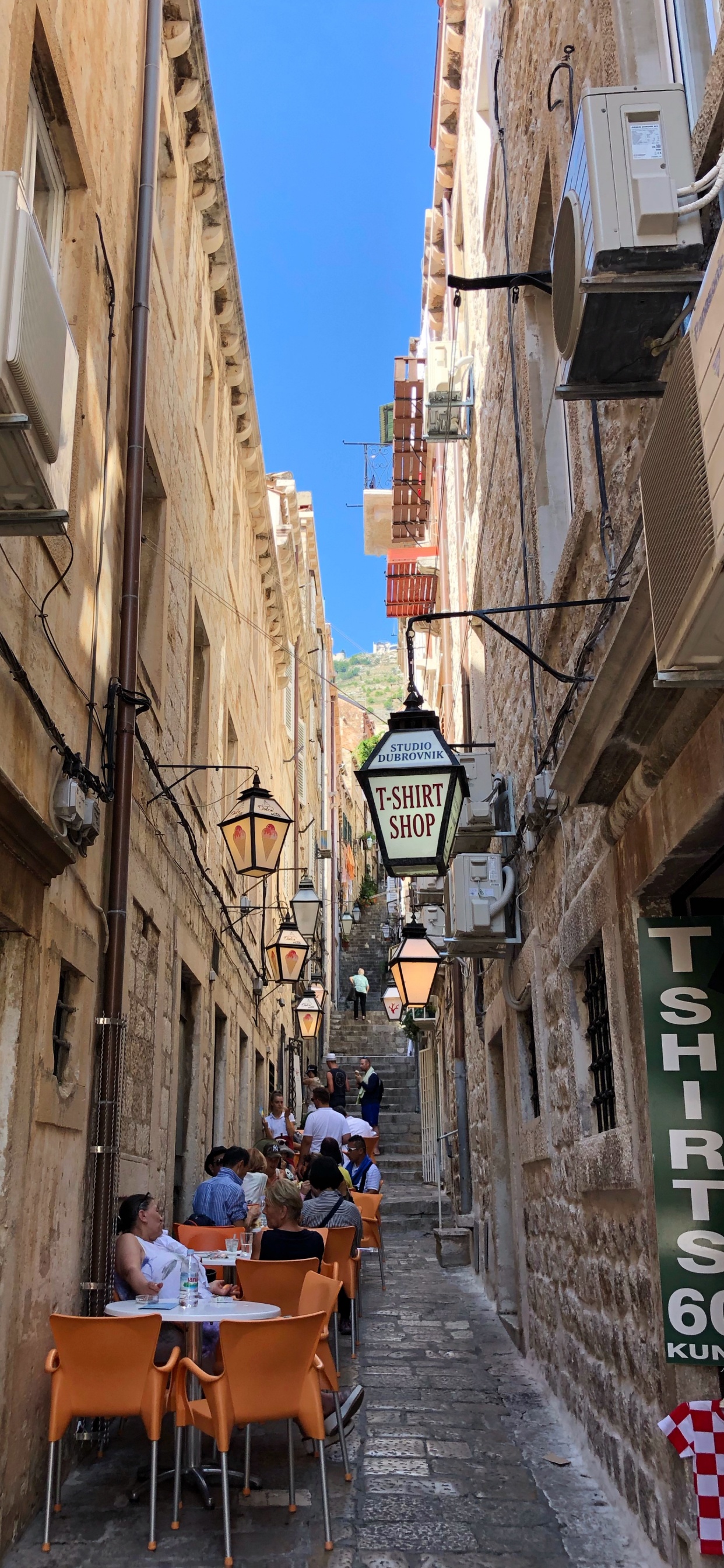 Обои аллея, дорога, городок, соседство, улица в разрешении 1242x2688