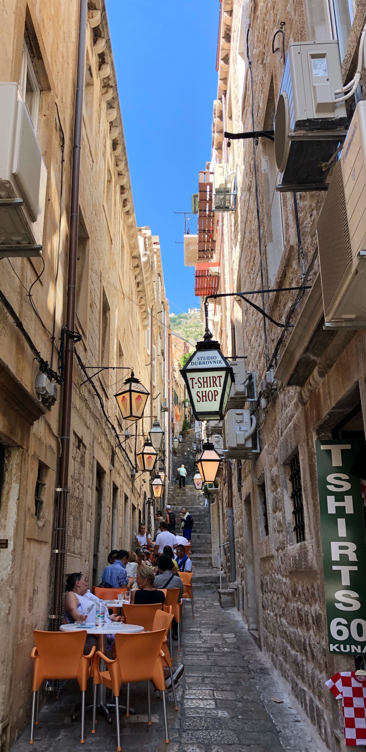 Обои аллея, дорога, городок, соседство, улица в разрешении 1440x2960