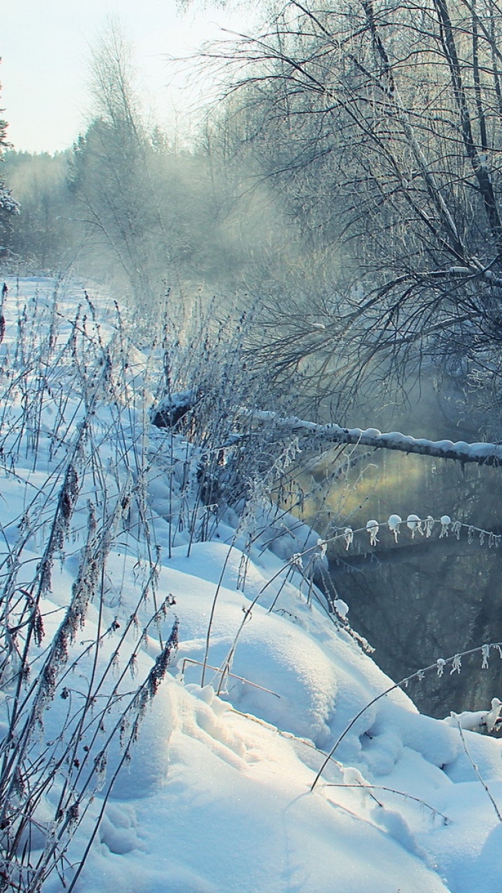 Обои зима, снег, реки, замораживание, вода в разрешении 720x1280
