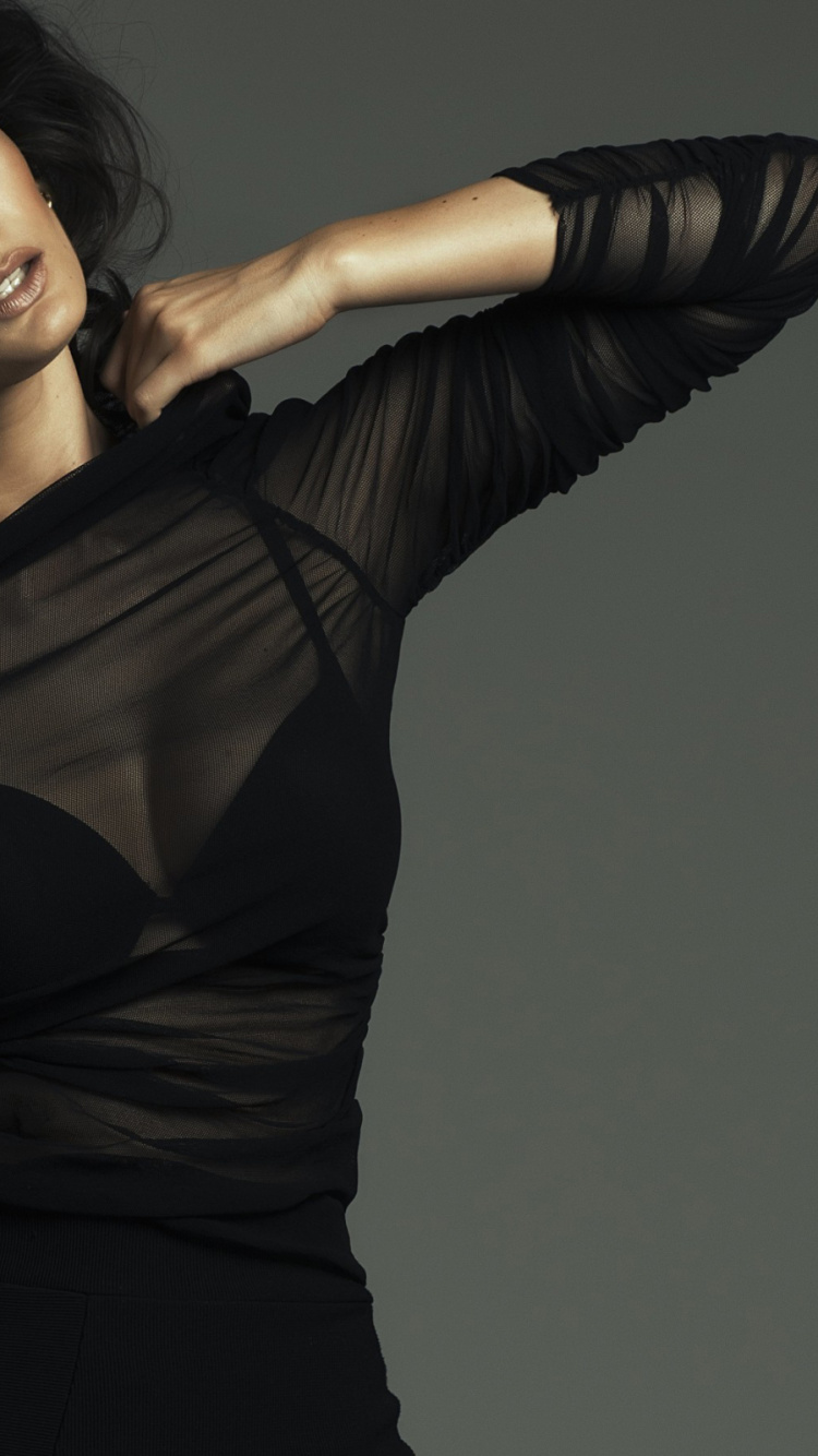 Обои красота, сустав, губа, рука, глаз в разрешении 750x1334