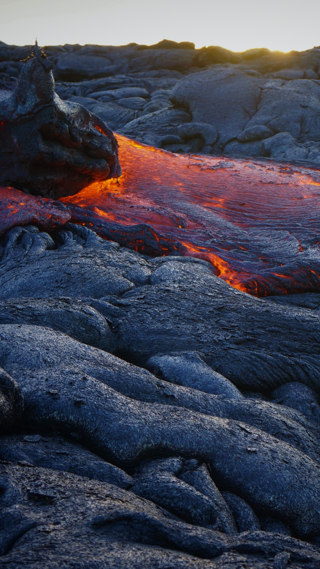 Обои лава, вулкан, рок, лавовые равнины, вентиляционные щели в разрешении 1080x1920
