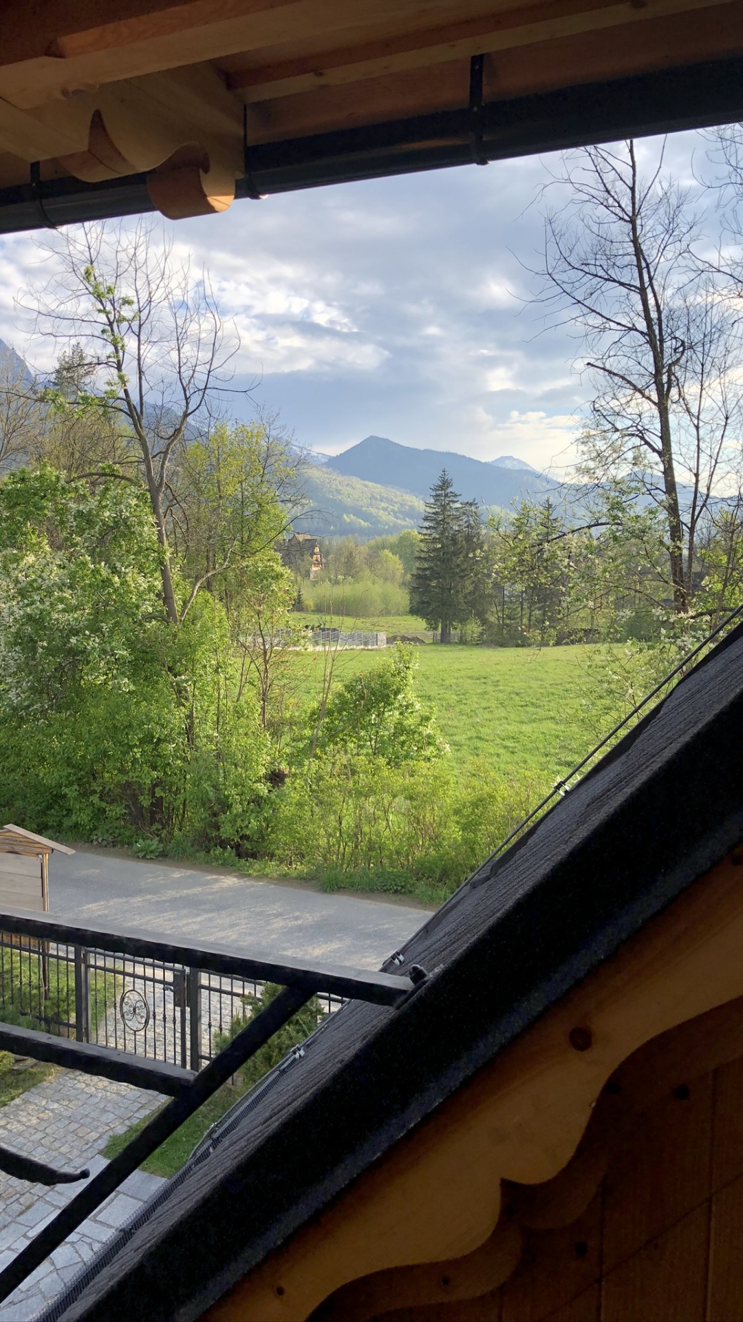 Обои Хаус, недвижимость, горный хребет, полутона и оттенки, тень в разрешении 1080x1920