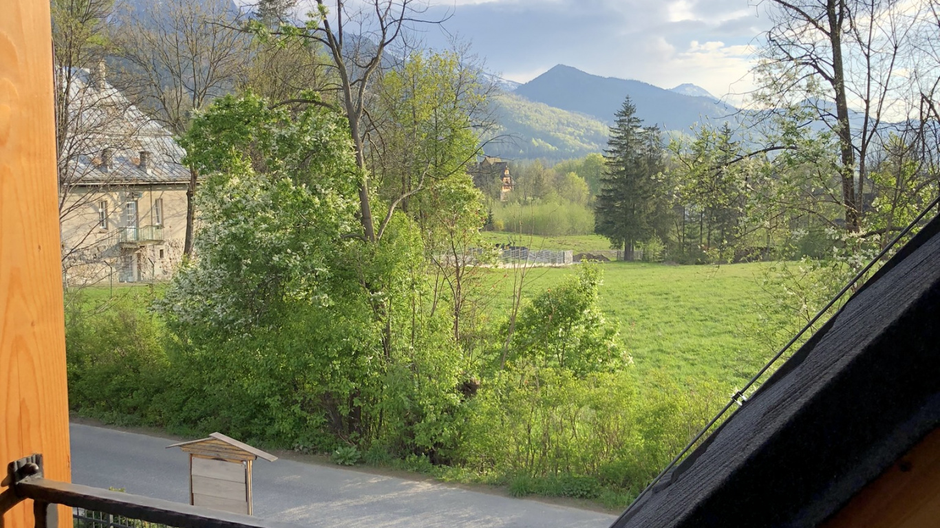 Обои Хаус, недвижимость, горный хребет, полутона и оттенки, тень в разрешении 1366x768