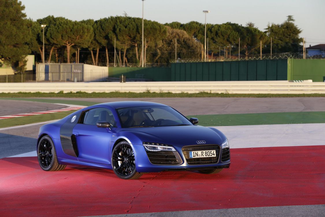 Скачать 3072x2048 обои 2015 Ауди r8, суперкар, семейный автомобиль, авто, автомобиль концепции Обои 2015 Ауди r8, суперкар, семейный автомобиль, авто, автомобиль концепции в разрешении 3072x2048